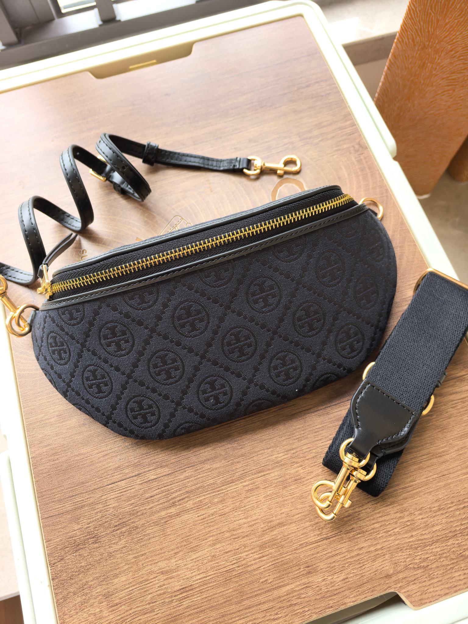 Tory Burch ToryBurch新款蓝花，黑花腰包 休闲 慵懒老钱风