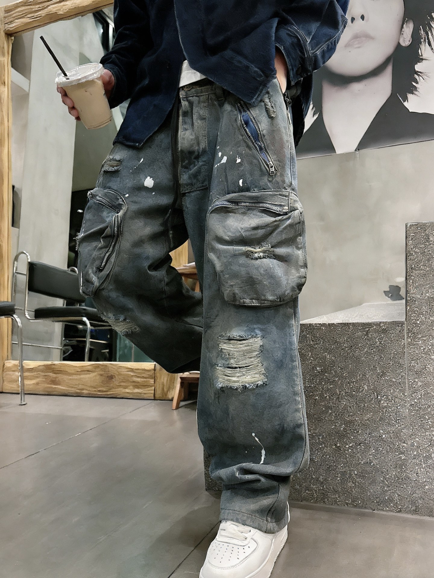 Balenciaga巴黎世家做旧破洞工装牛仔长裤✅ 面料：高密重磅丹宁牛仔面料，经做旧水洗+手工泼墨工艺