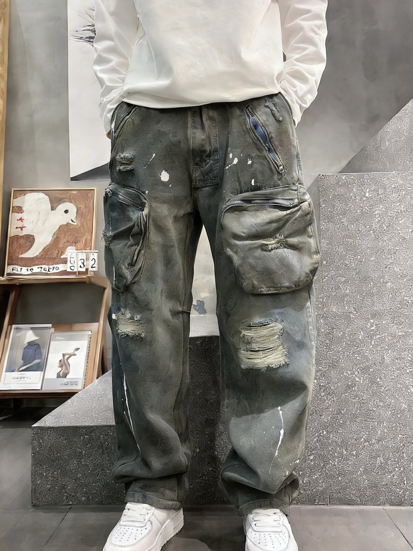 Balenciaga巴黎世家做旧破洞工装牛仔长裤✅ 面料：高密重磅丹宁牛仔面料，经做旧水洗+手工泼墨工艺