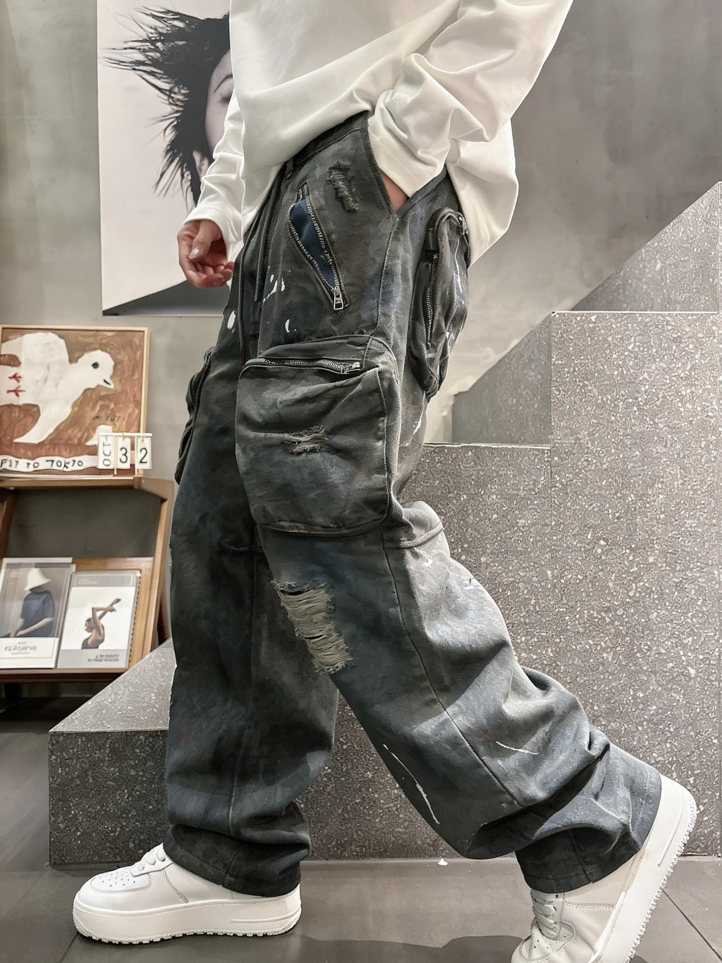 Balenciaga巴黎世家做旧破洞工装牛仔长裤✅ 面料：高密重磅丹宁牛仔面料，经做旧水洗+手工泼墨工艺