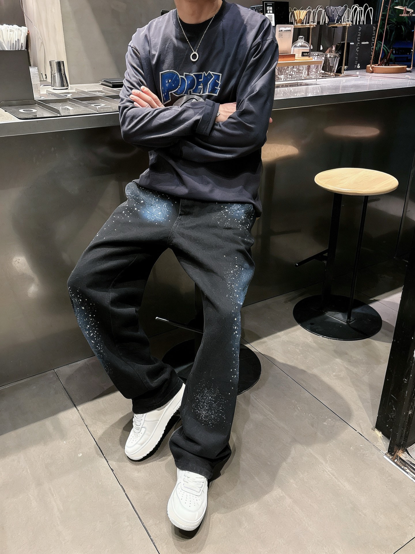 LOUIS VUITTON路易威登星空烫钻阔腿牛仔长裤面料质感：重磅丹宁牛仔布为底，采用星空烫钻工艺打造