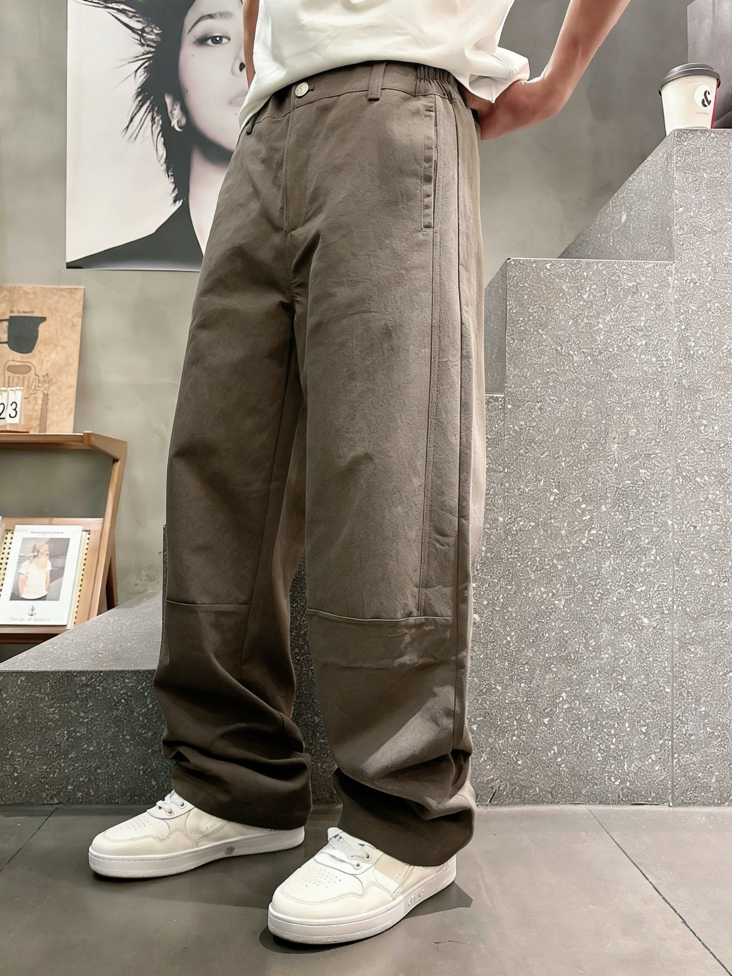 罗意威LOEWE 休闲棉感阔腿长裤 男士宽松分割设计百搭休闲裤尺码：S-XL码▪️ 采用高支水洗棉面料，