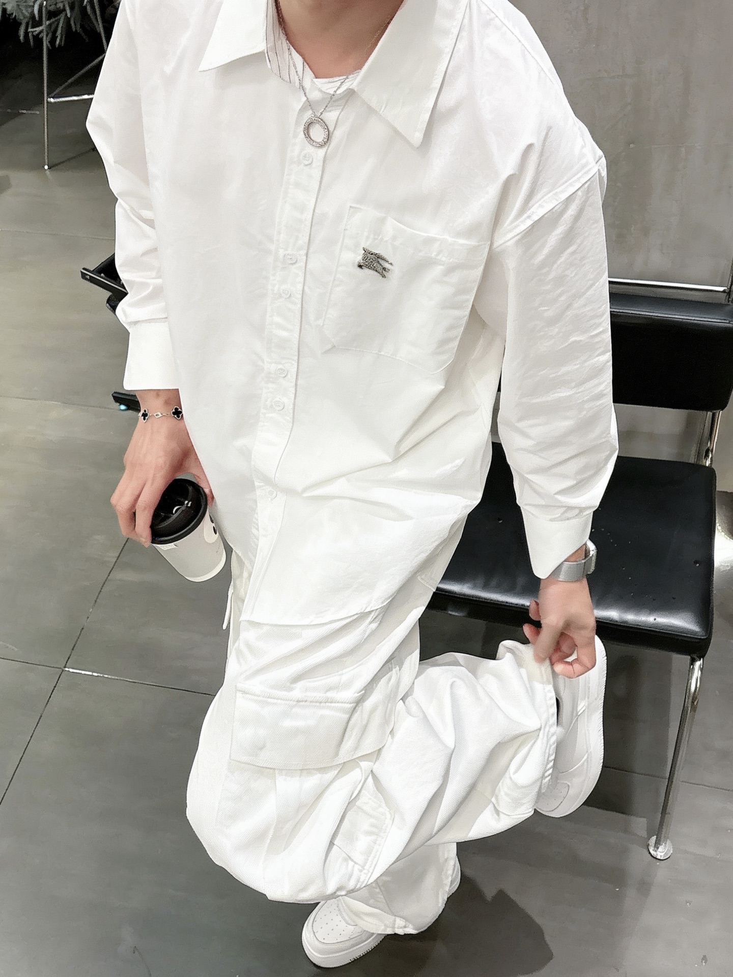 轻奢通勤纯色长袖衬衫 博柏利Burberry 马术骑士刺绣休闲衬衣尺码：M-XL码▪️ 采用高支精梳棉面