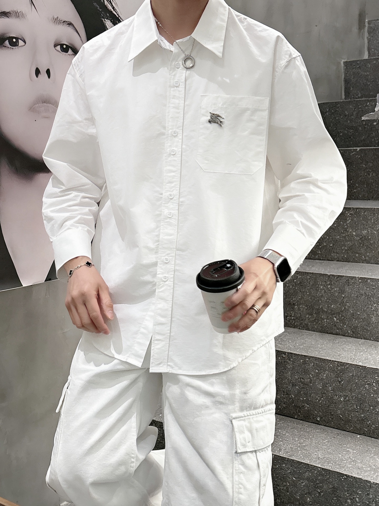 轻奢通勤纯色长袖衬衫 博柏利Burberry 马术骑士刺绣休闲衬衣尺码：M-XL码▪️ 采用高支精梳棉面