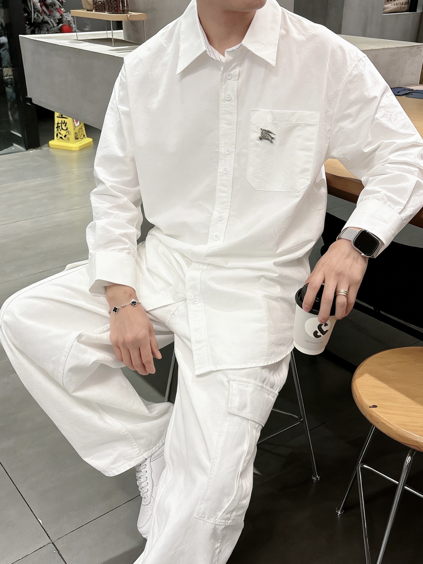 轻奢通勤纯色长袖衬衫 博柏利Burberry 马术骑士刺绣休闲衬衣尺码：M-XL码▪️ 采用高支精梳棉面