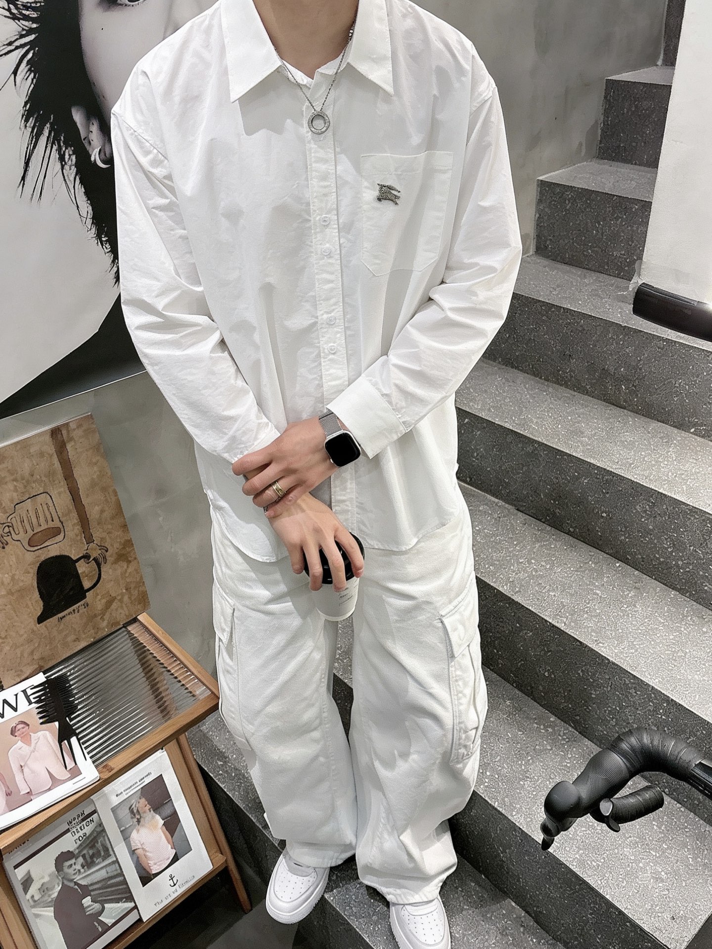 轻奢通勤纯色长袖衬衫 博柏利Burberry 马术骑士刺绣休闲衬衣尺码：M-XL码▪️ 采用高支精梳棉面