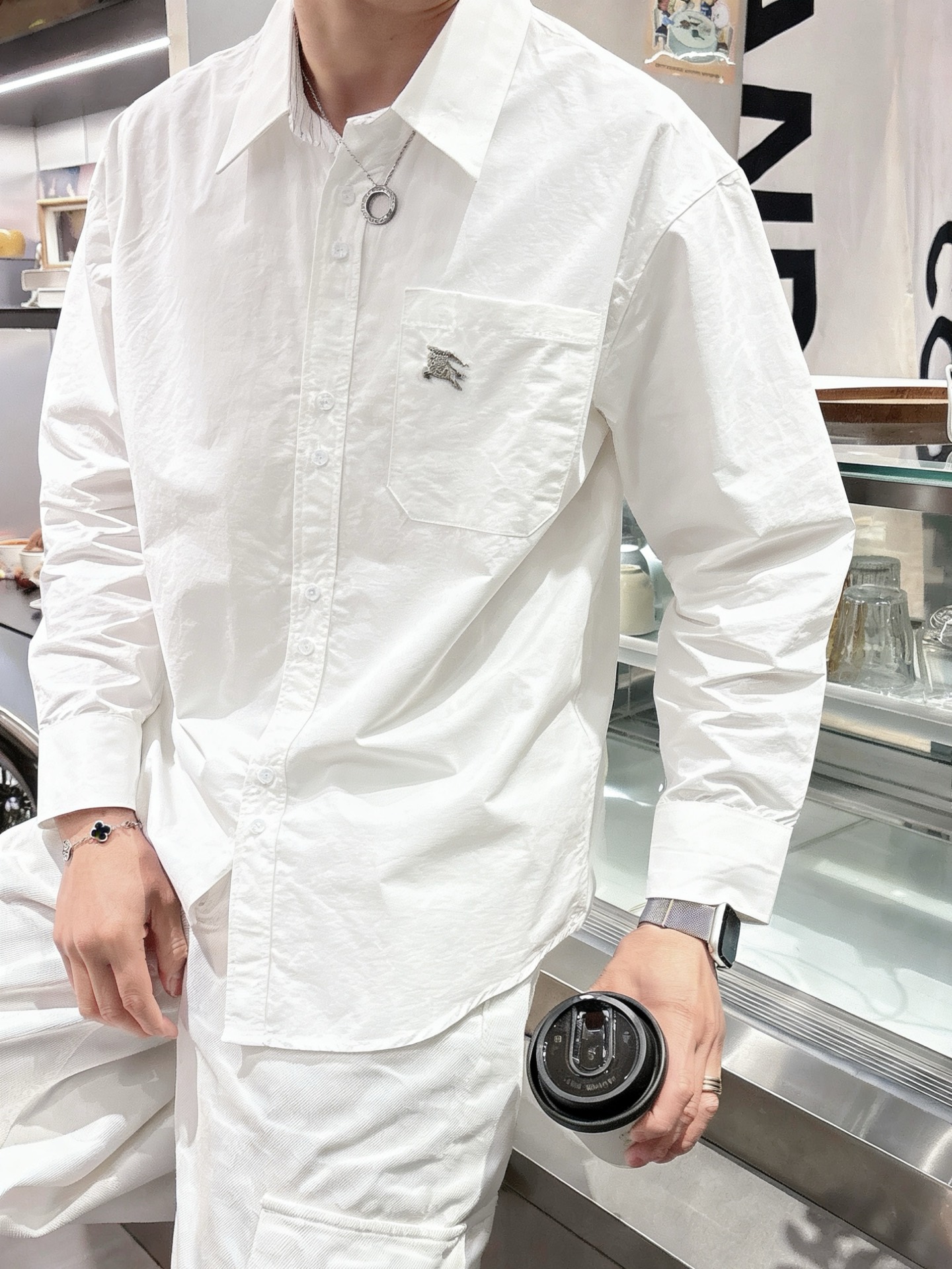 轻奢通勤纯色长袖衬衫 博柏利Burberry 马术骑士刺绣休闲衬衣尺码：M-XL码▪️ 采用高支精梳棉面