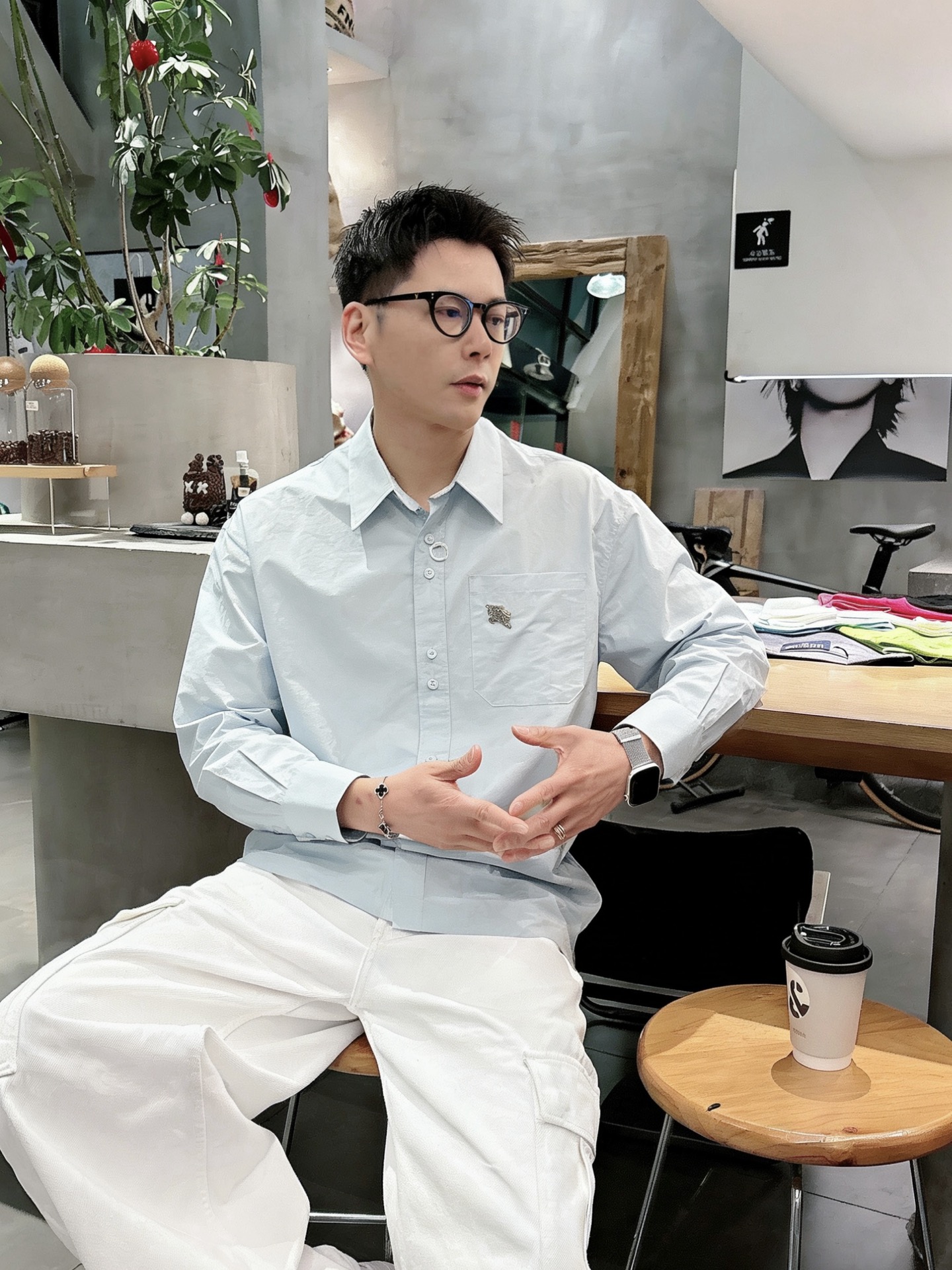 轻奢通勤纯色长袖衬衫 博柏利Burberry 马术骑士刺绣休闲衬衣尺码：M-XL码▪️ 采用高支精梳棉面