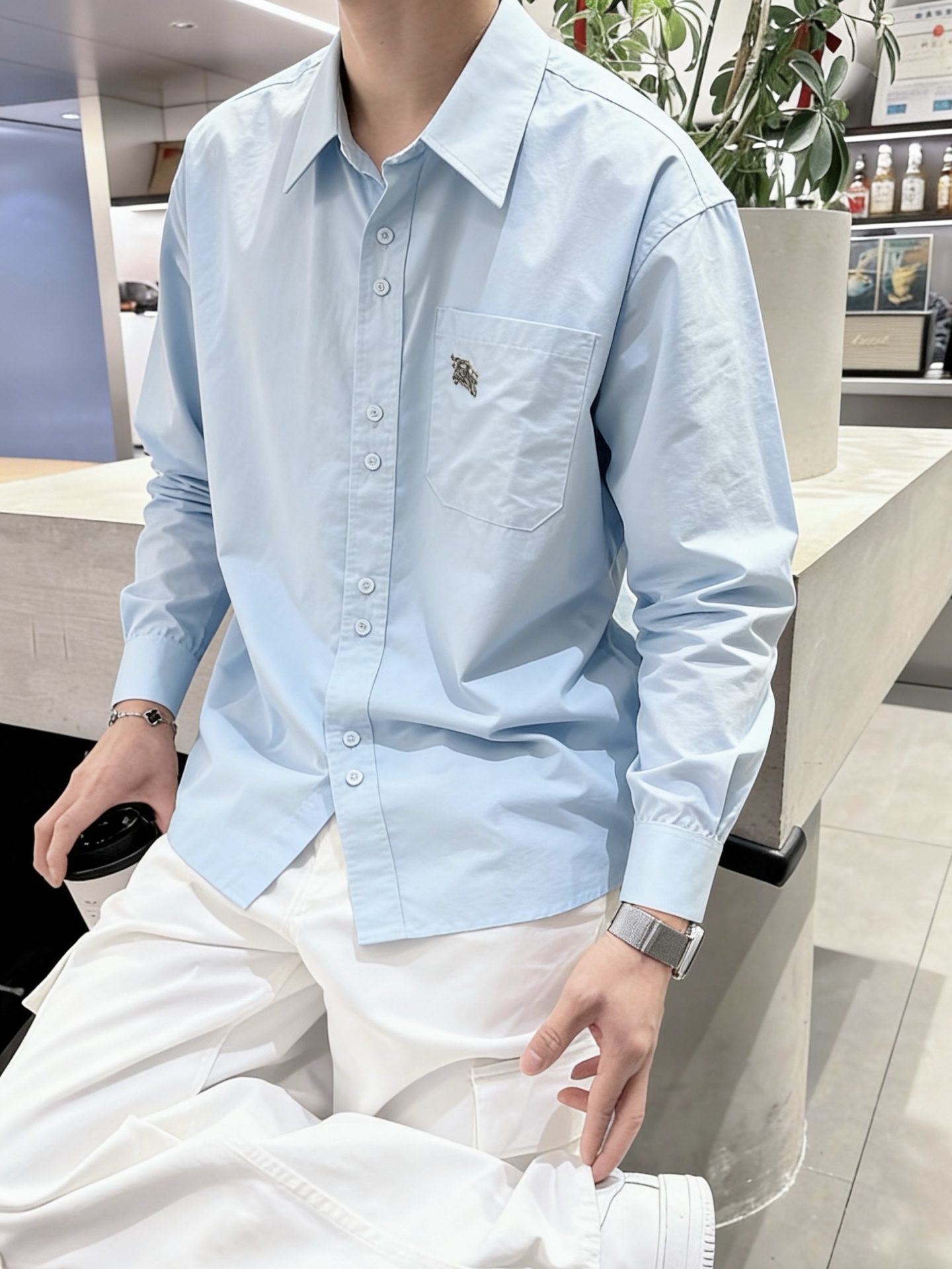 轻奢通勤纯色长袖衬衫 博柏利Burberry 马术骑士刺绣休闲衬衣尺码：M-XL码▪️ 采用高支精梳棉面