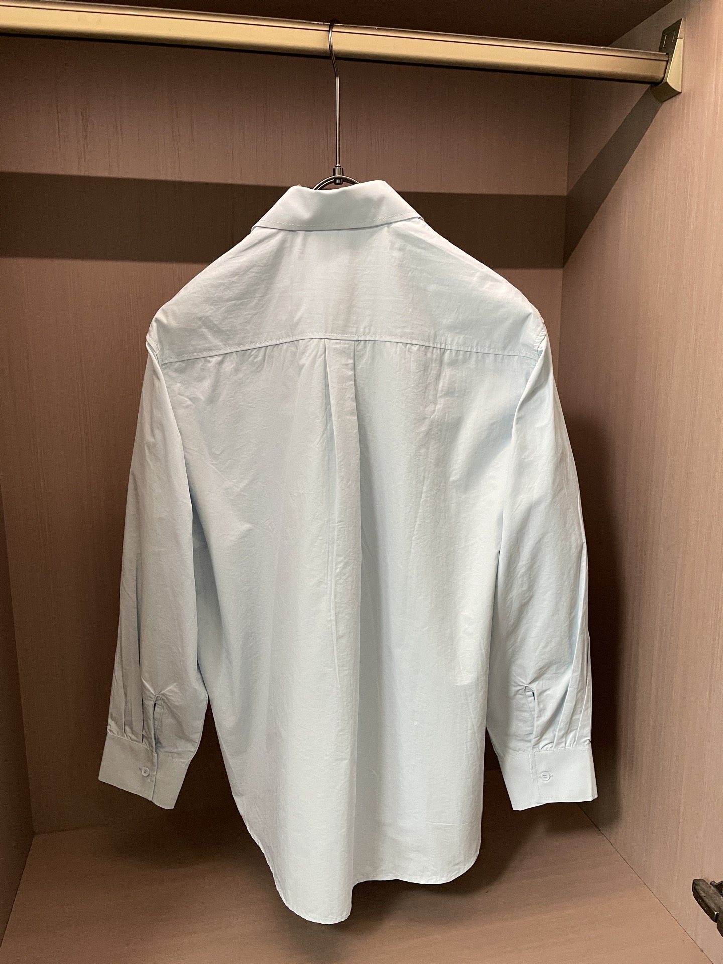 轻奢通勤纯色长袖衬衫 博柏利Burberry 马术骑士刺绣休闲衬衣尺码：M-XL码▪️ 采用高支精梳棉面
