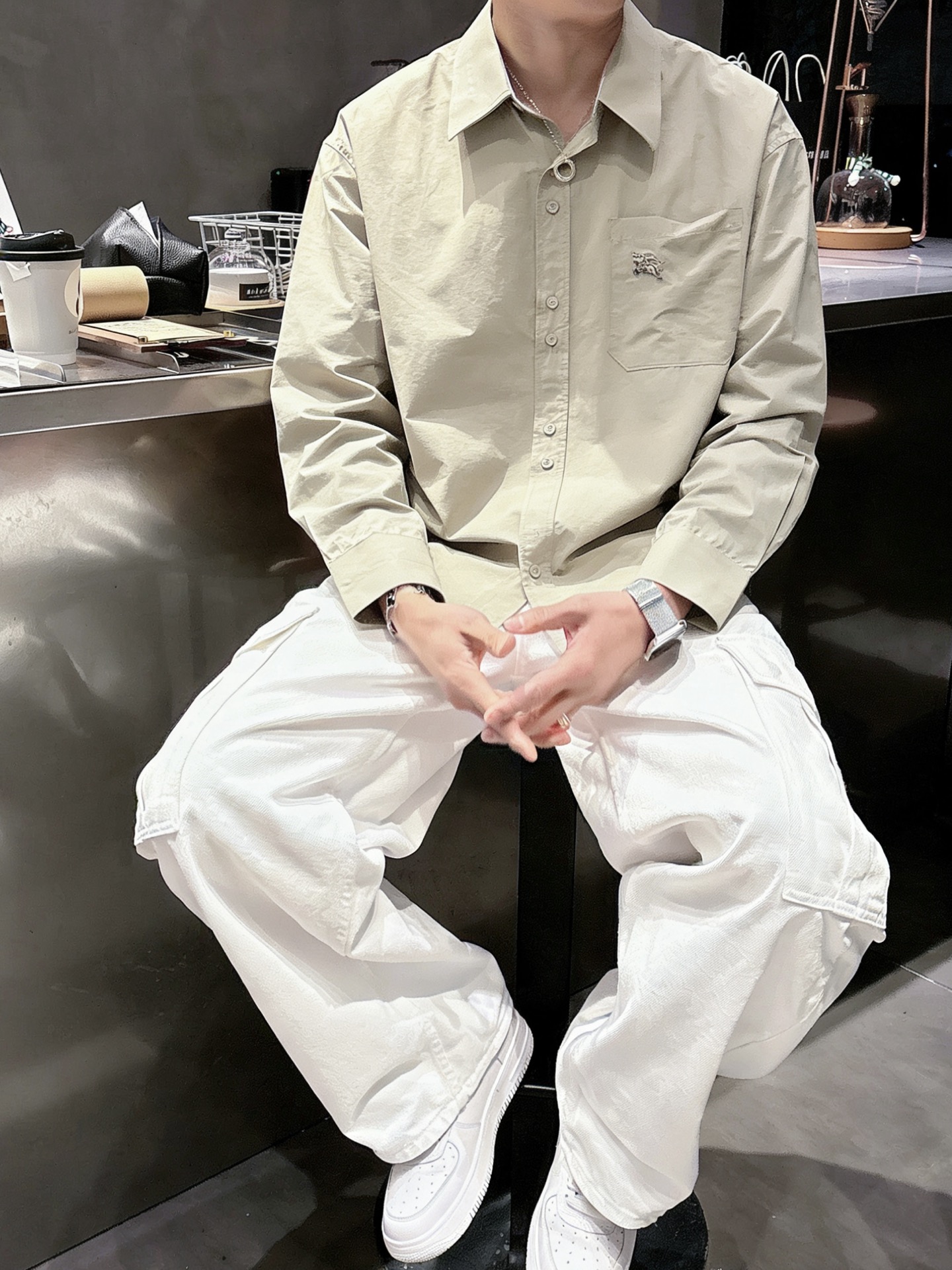 轻奢通勤纯色长袖衬衫 博柏利Burberry 马术骑士刺绣休闲衬衣尺码：M-XL码▪️ 采用高支精梳棉面