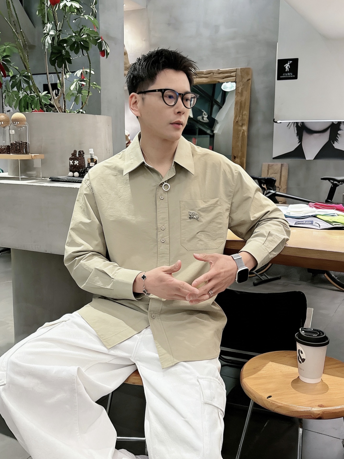 轻奢通勤纯色长袖衬衫 博柏利Burberry 马术骑士刺绣休闲衬衣尺码：M-XL码▪️ 采用高支精梳棉面