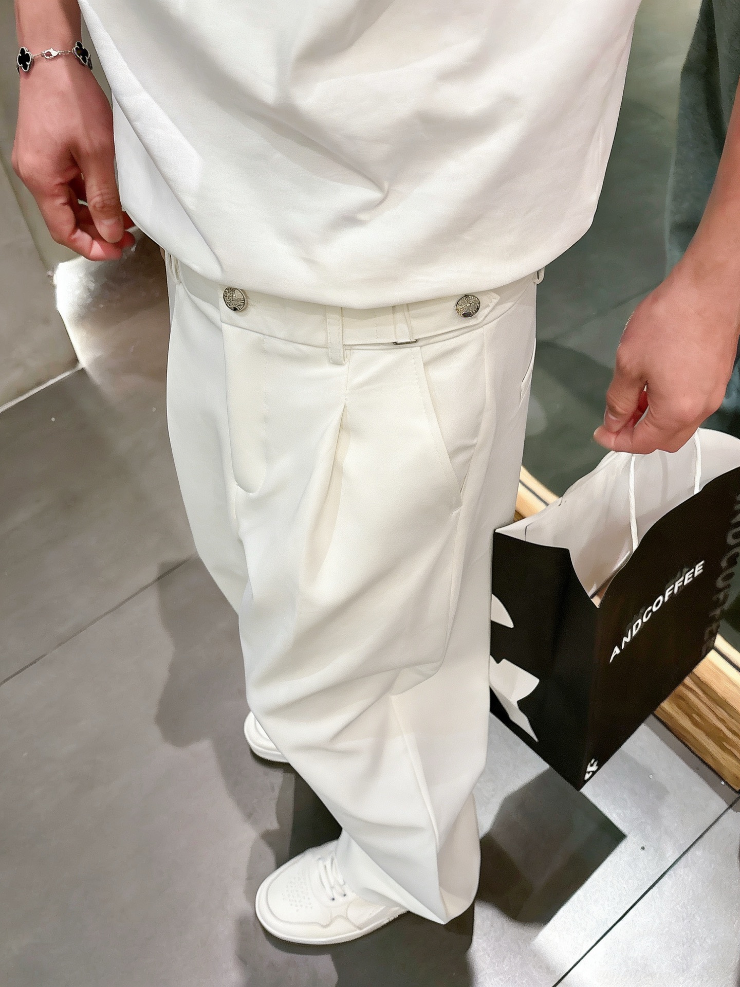 罗意威LOEWE 轻奢通勤双褶垂感直筒西裤 男士商务休闲可调节腰长裤尺码：S-XL码▪️ 采用高支精纺垂