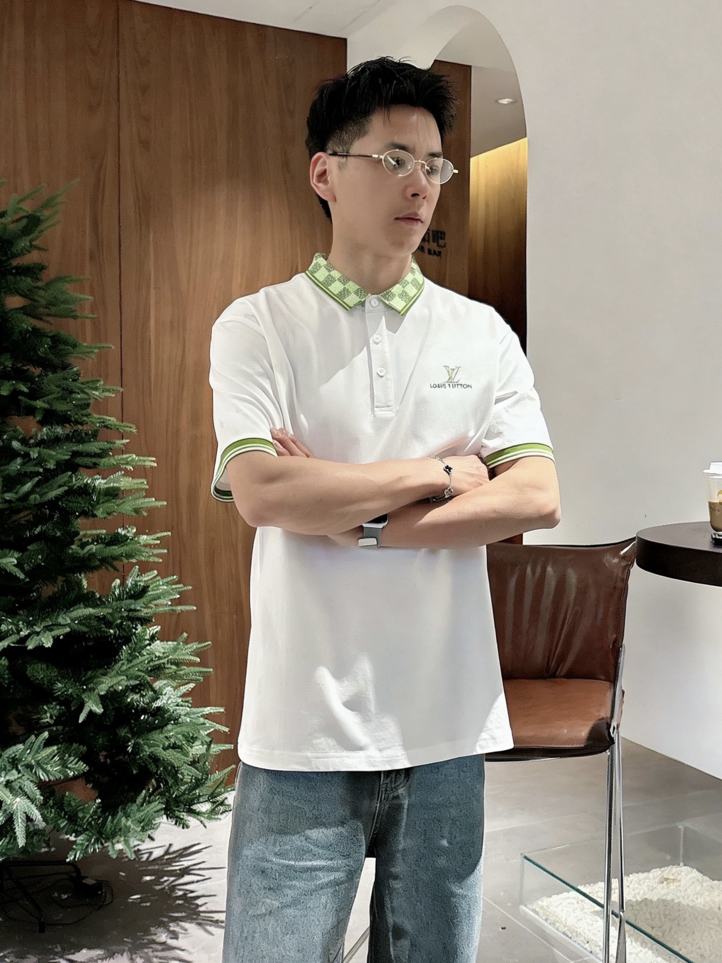 路易威登LV 棋盘格撞色领短袖Polo衫 男士商务休闲刺绣翻领上衣尺码：M-3XL码▪️ 采用高支精梳珠