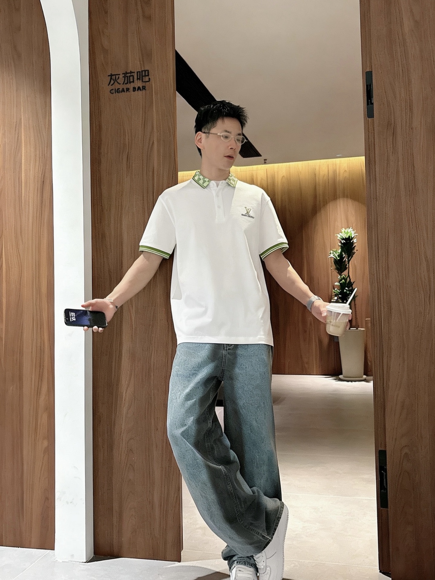 路易威登LV 棋盘格撞色领短袖Polo衫 男士商务休闲刺绣翻领上衣尺码：M-3XL码▪️ 采用高支精梳珠