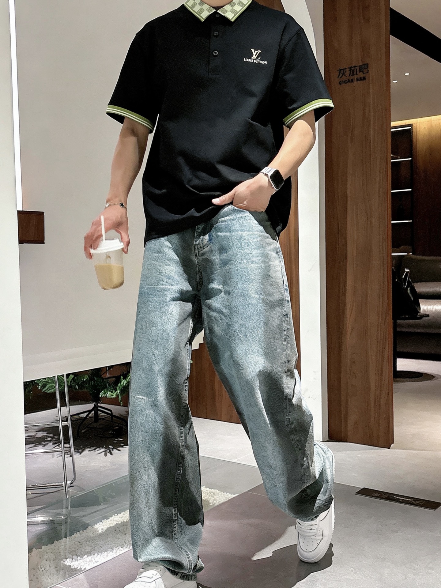 路易威登LV 棋盘格撞色领短袖Polo衫 男士商务休闲刺绣翻领上衣尺码：M-3XL码▪️ 采用高支精梳珠