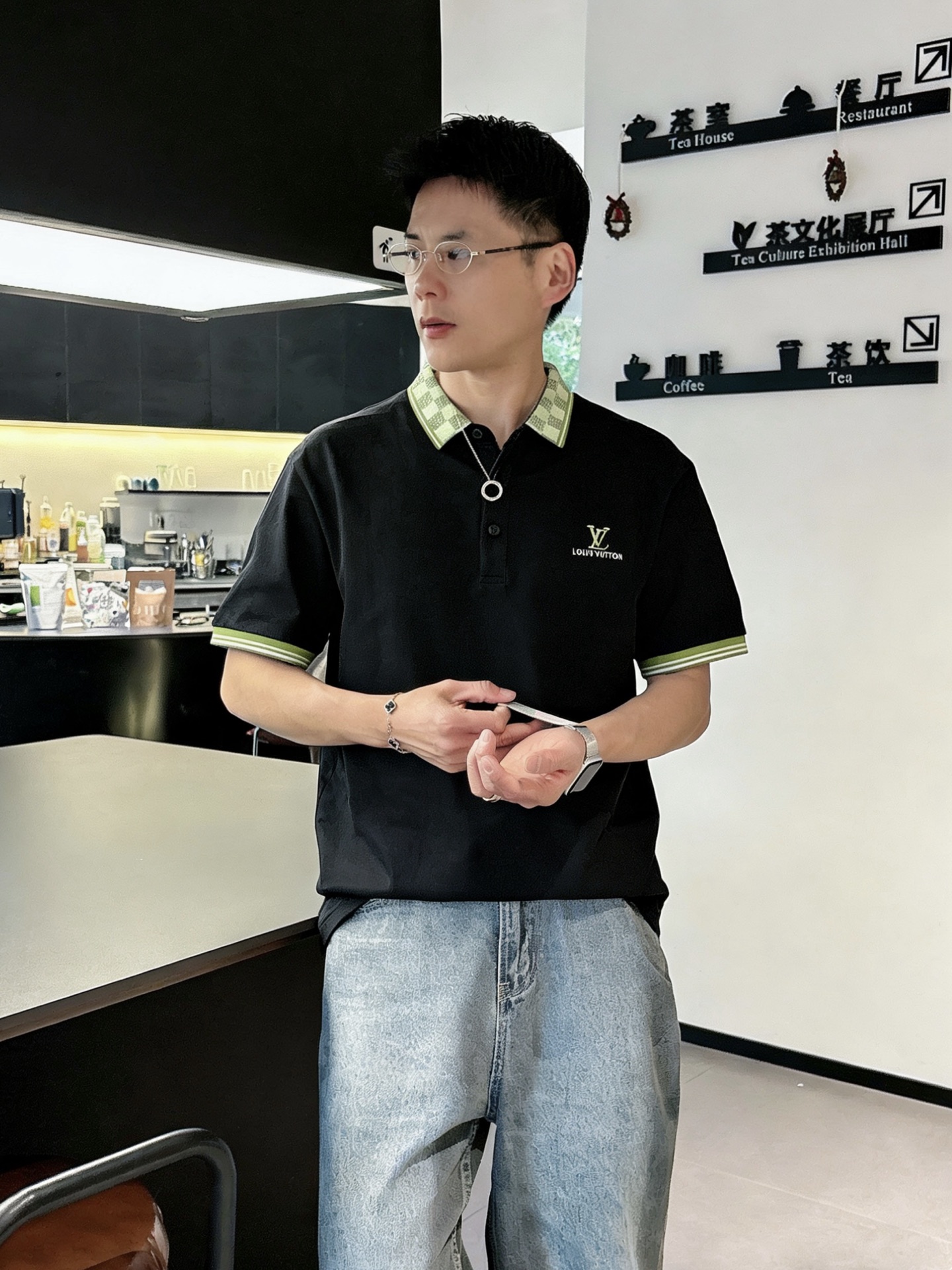 路易威登LV 棋盘格撞色领短袖Polo衫 男士商务休闲刺绣翻领上衣尺码：M-3XL码▪️ 采用高支精梳珠