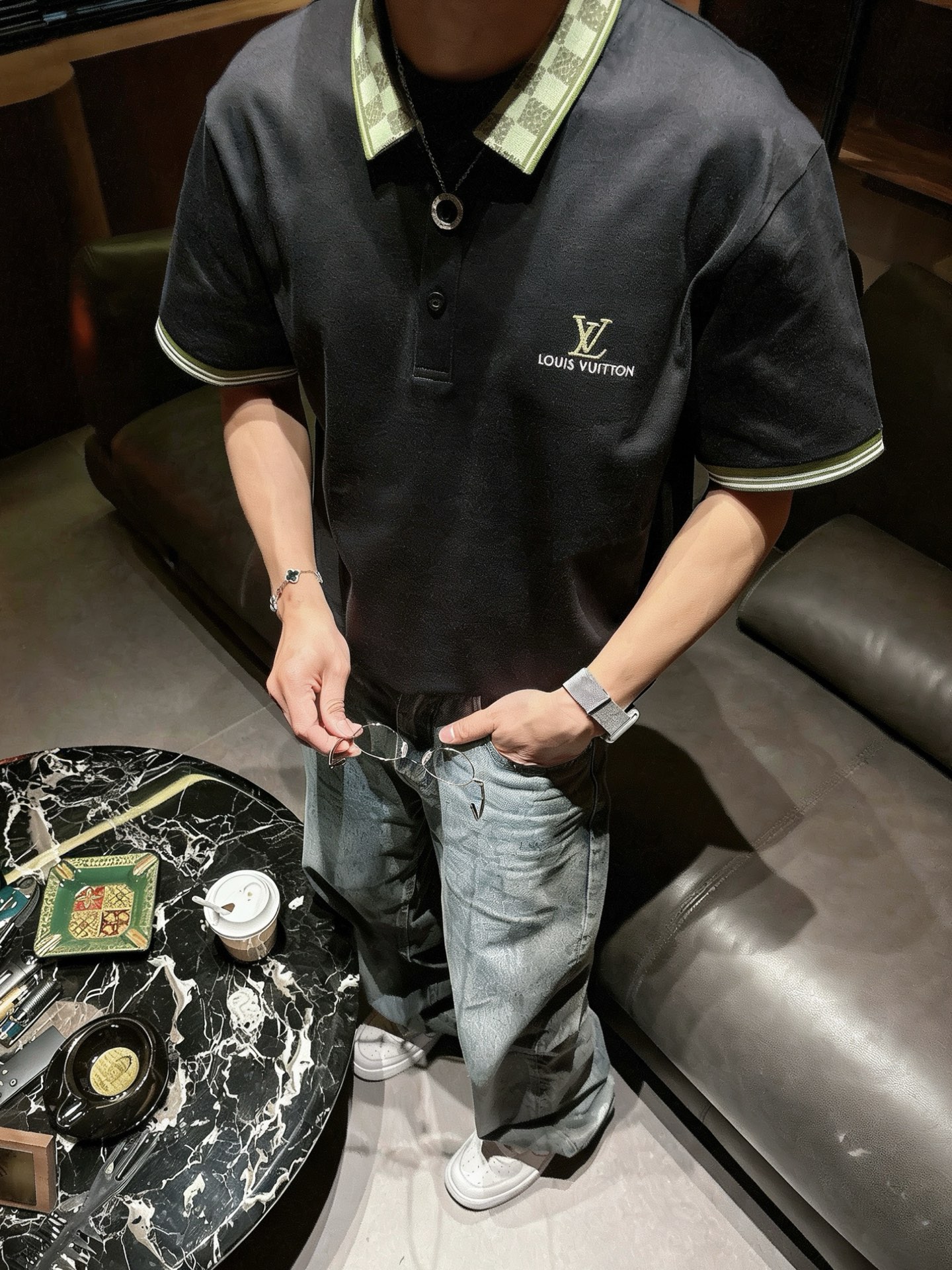 路易威登LV 棋盘格撞色领短袖Polo衫 男士商务休闲刺绣翻领上衣尺码：M-3XL码▪️ 采用高支精梳珠