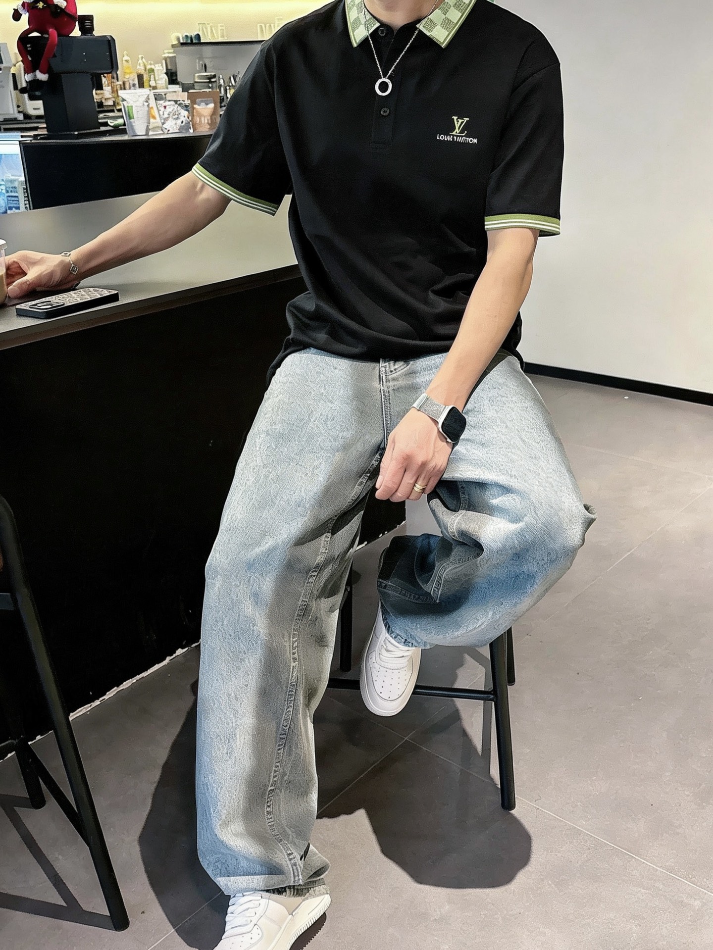 路易威登LV 棋盘格撞色领短袖Polo衫 男士商务休闲刺绣翻领上衣尺码：M-3XL码▪️ 采用高支精梳珠