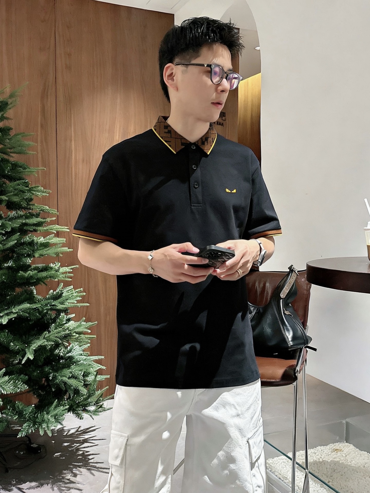 芬迪FENDI 经典FF老花领小恶魔刺绣短袖Polo衫 男士商务休闲翻领上衣尺码：M-3XL码▪️ 采用