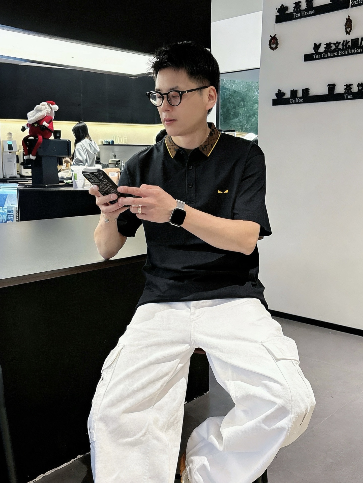芬迪FENDI 经典FF老花领小恶魔刺绣短袖Polo衫 男士商务休闲翻领上衣尺码：M-3XL码▪️ 采用