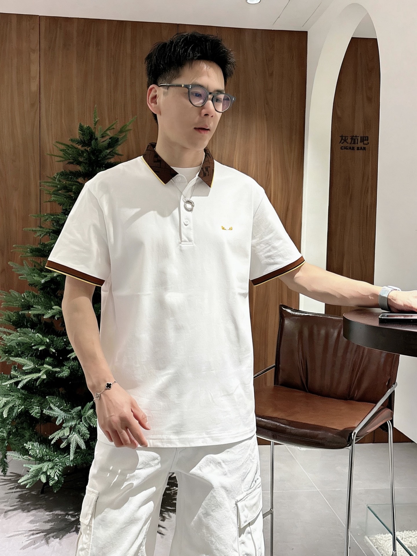 芬迪FENDI 经典FF老花领小恶魔刺绣短袖Polo衫 男士商务休闲翻领上衣尺码：M-3XL码▪️ 采用