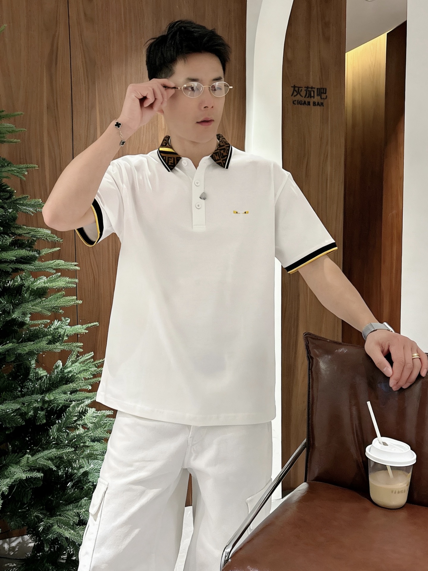 芬迪FENDI FF老花撞色领小恶魔刺绣短袖Polo衫 男士商务休闲翻领上衣尺码：M-3XL码▪️ 采用