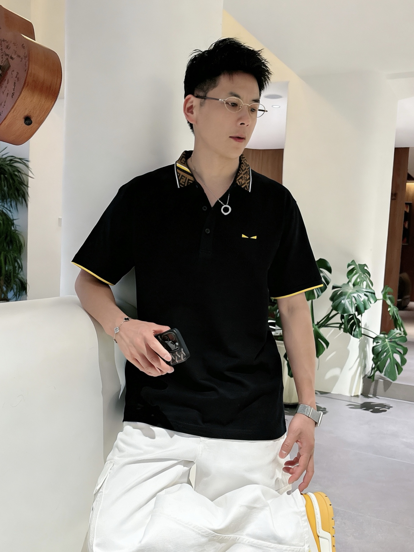 芬迪FENDI FF老花撞色领小恶魔刺绣短袖Polo衫 男士商务休闲翻领上衣尺码：M-3XL码▪️ 采用