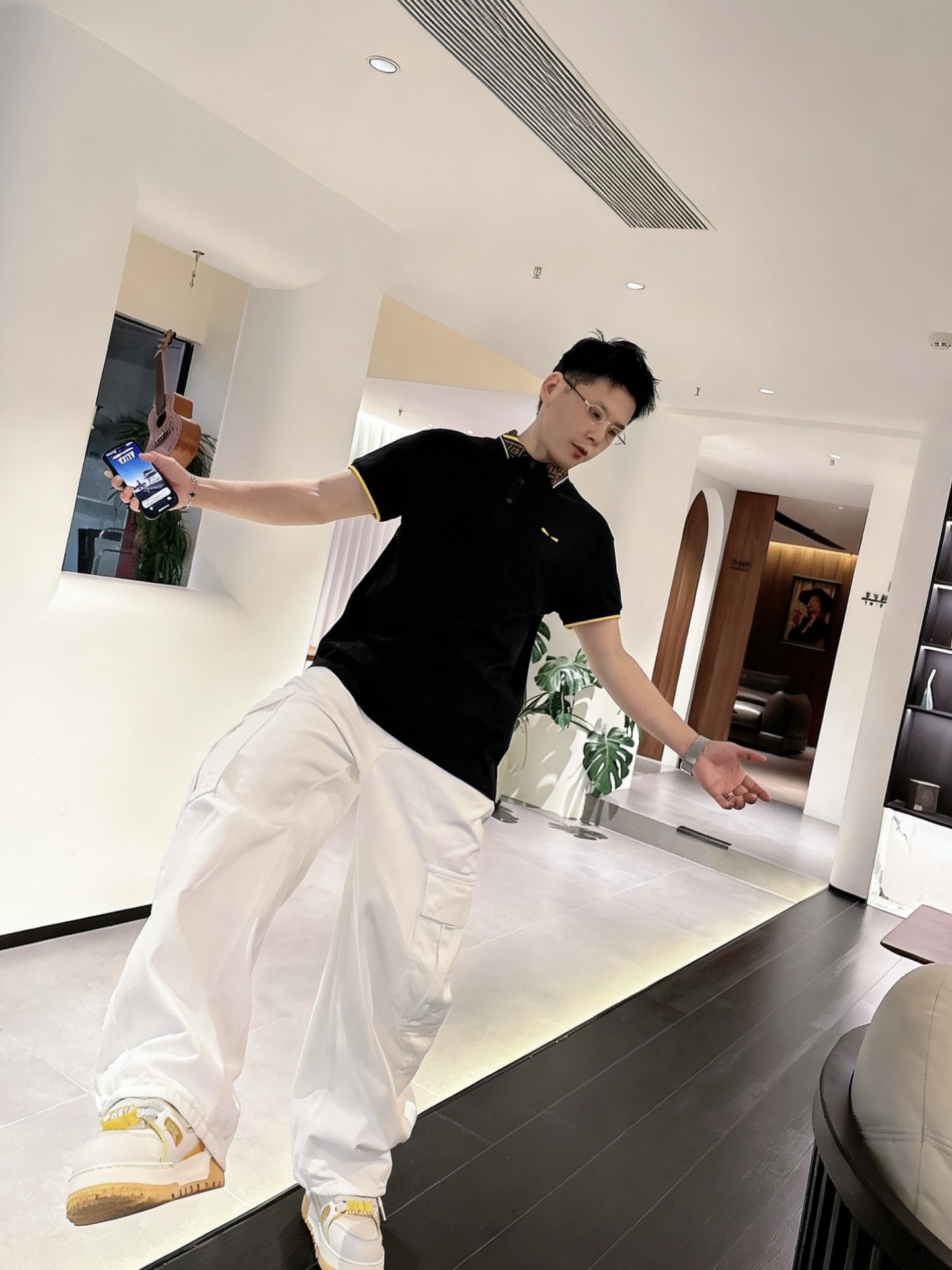 芬迪FENDI FF老花撞色领小恶魔刺绣短袖Polo衫 男士商务休闲翻领上衣尺码：M-3XL码▪️ 采用