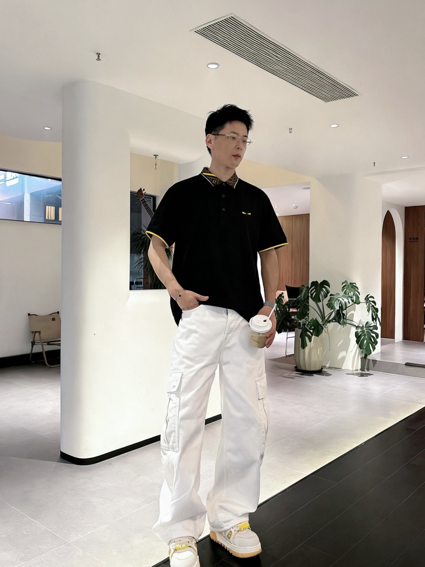 芬迪FENDI FF老花撞色领小恶魔刺绣短袖Polo衫 男士商务休闲翻领上衣尺码：M-3XL码▪️ 采用