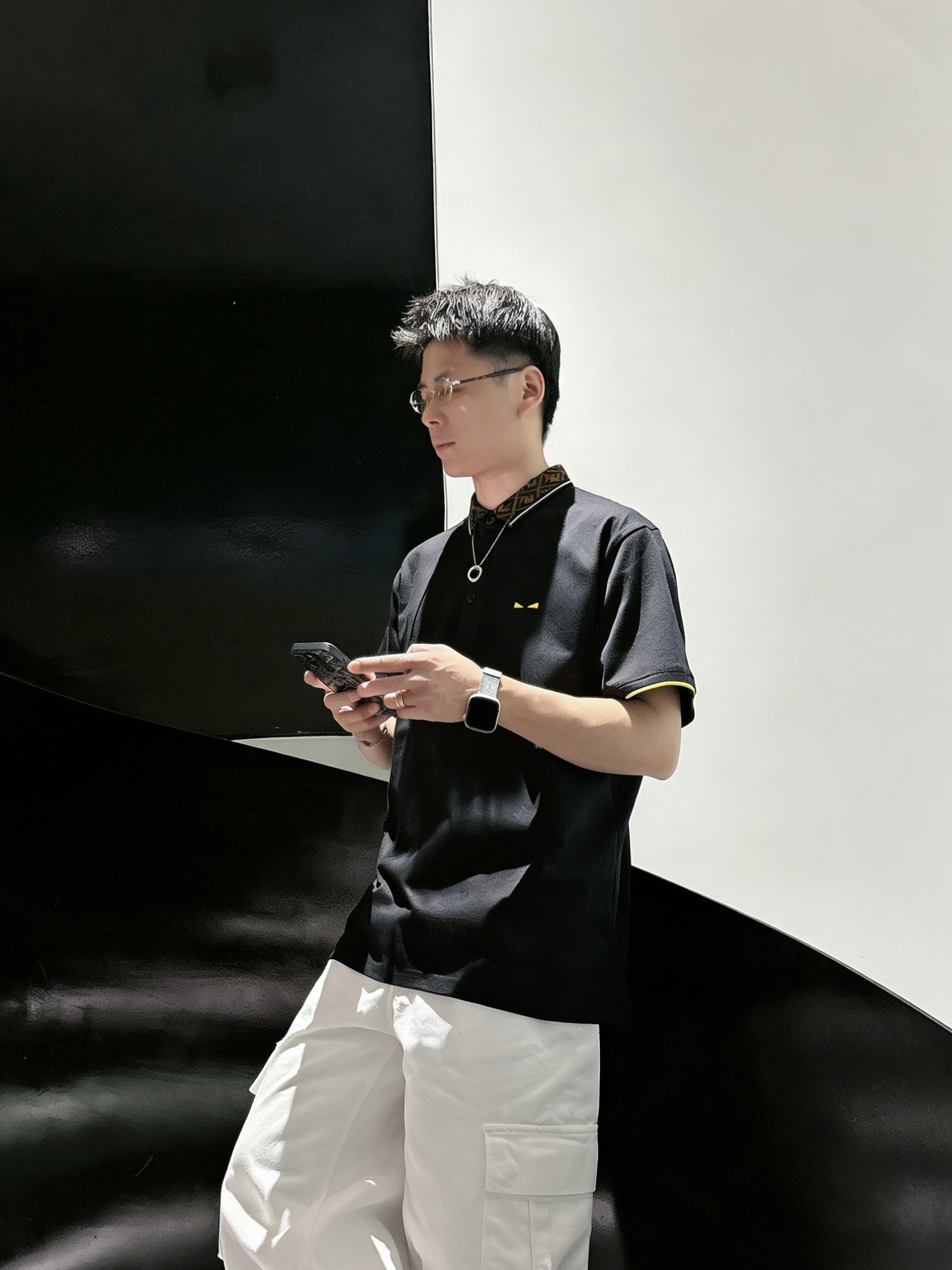 芬迪FENDI FF老花撞色领小恶魔刺绣短袖Polo衫 男士商务休闲翻领上衣尺码：M-3XL码▪️ 采用