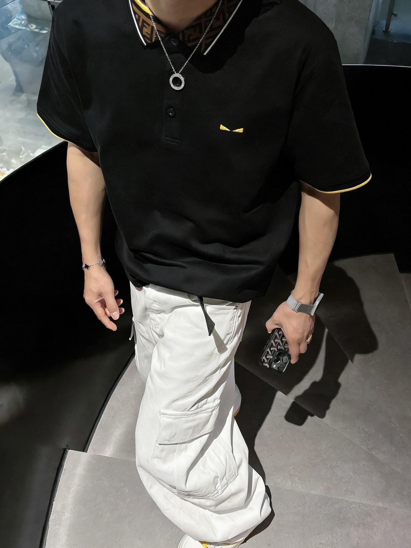 芬迪FENDI FF老花撞色领小恶魔刺绣短袖Polo衫 男士商务休闲翻领上衣尺码：M-3XL码▪️ 采用