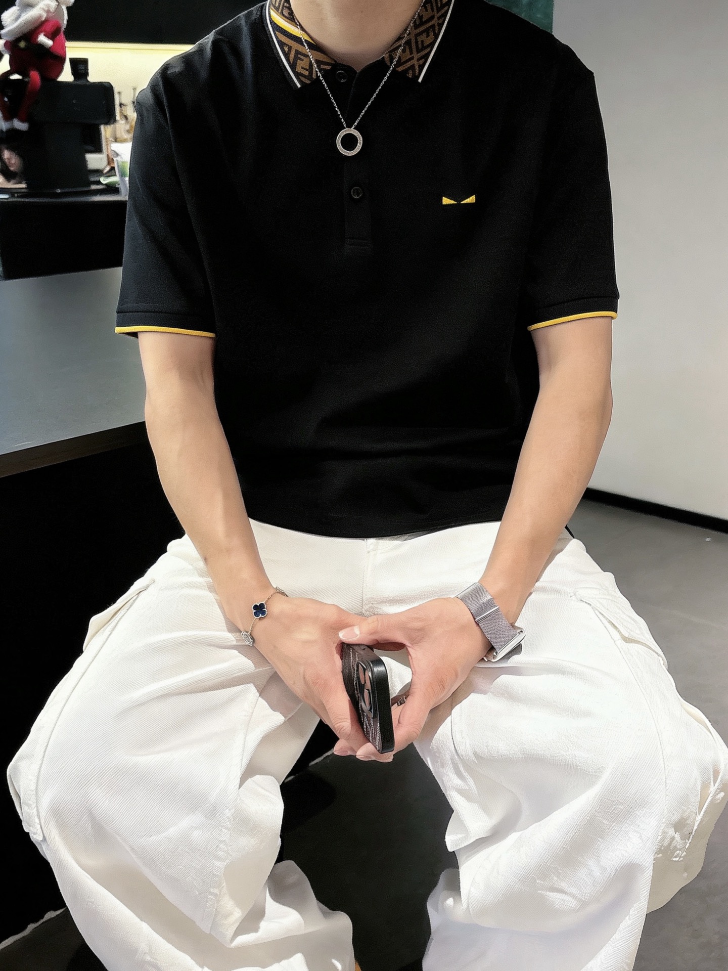 芬迪FENDI FF老花撞色领小恶魔刺绣短袖Polo衫 男士商务休闲翻领上衣尺码：M-3XL码▪️ 采用
