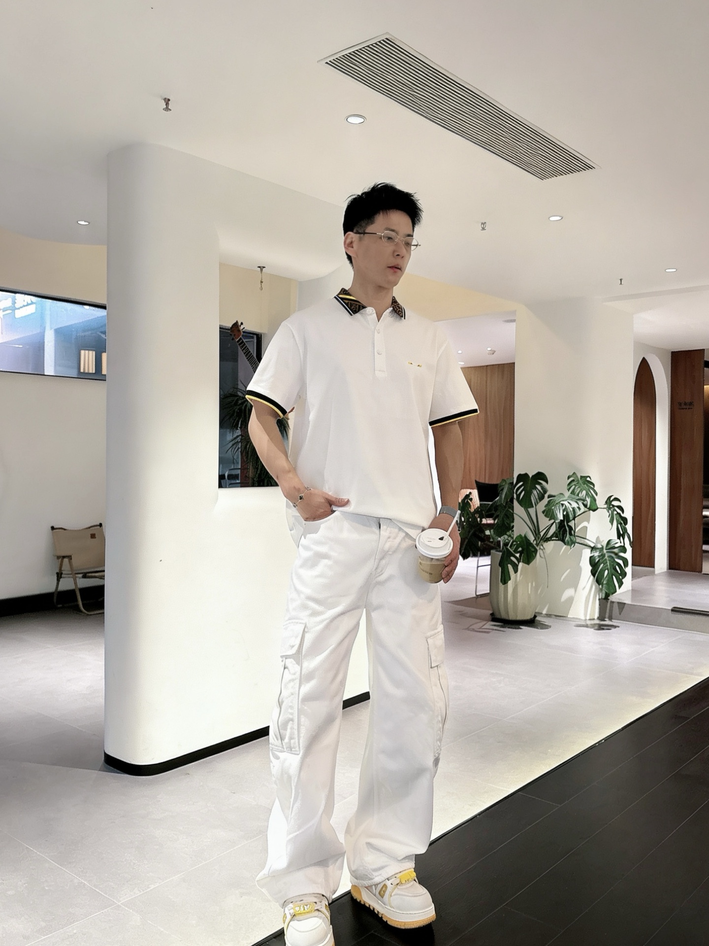 芬迪FENDI FF老花撞色领小恶魔刺绣短袖Polo衫 男士商务休闲翻领上衣尺码：M-3XL码▪️ 采用