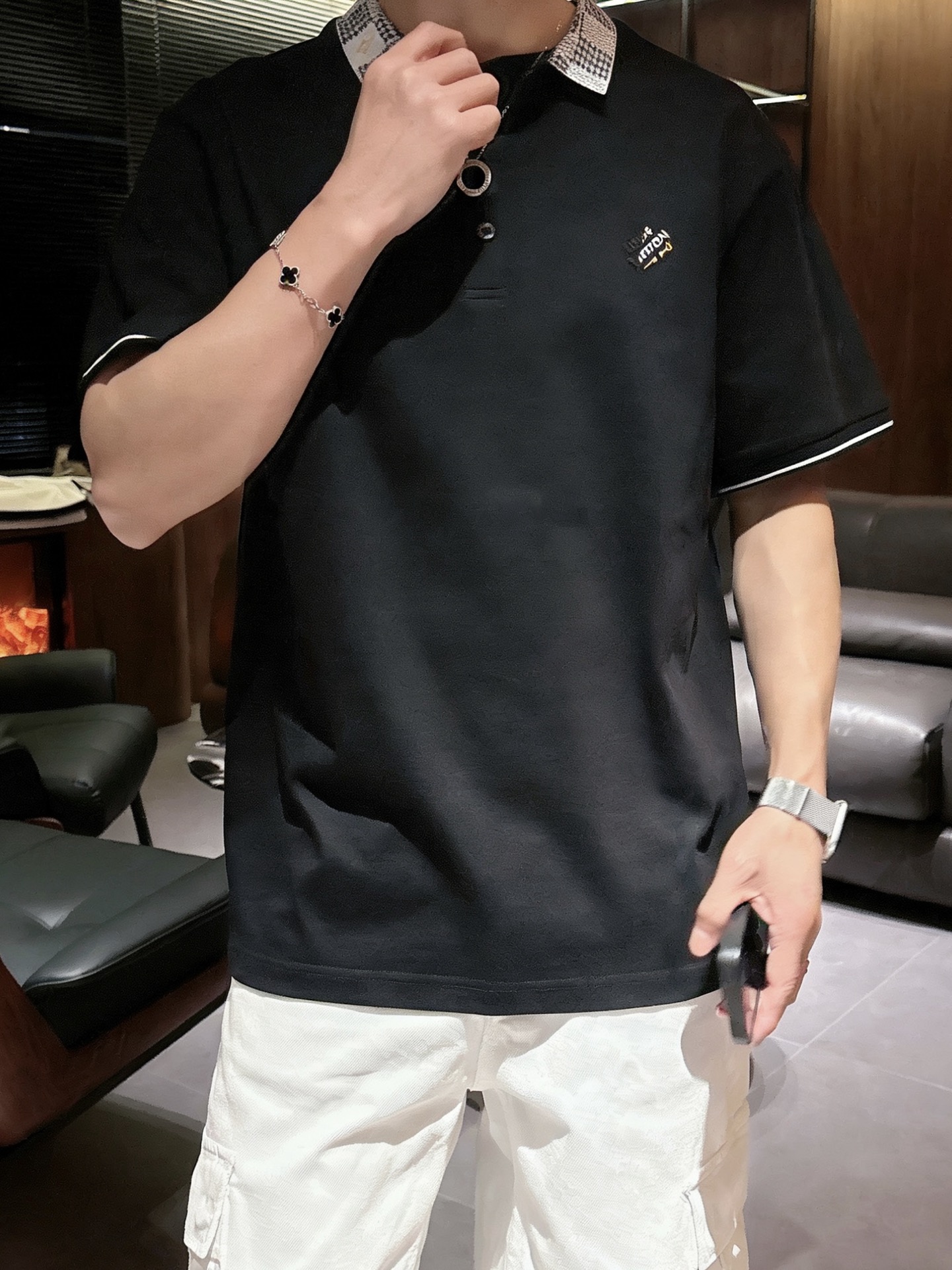 路易威登LV 千鸟格撞色领刺绣短袖Polo衫 男士商务休闲翻领上衣尺码：M-3XL码▪️ 采用高支精梳珠