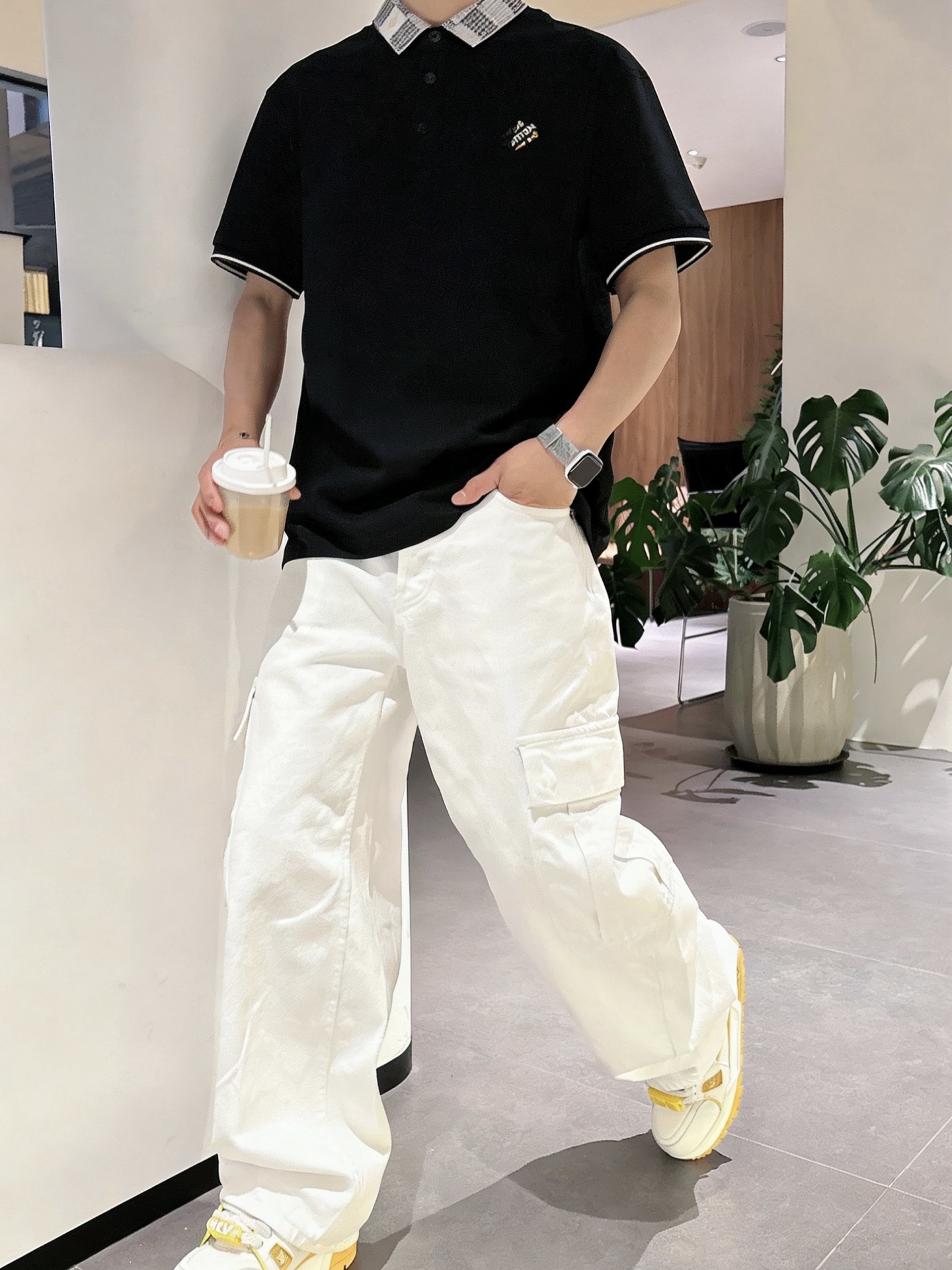 路易威登LV 千鸟格撞色领刺绣短袖Polo衫 男士商务休闲翻领上衣尺码：M-3XL码▪️ 采用高支精梳珠