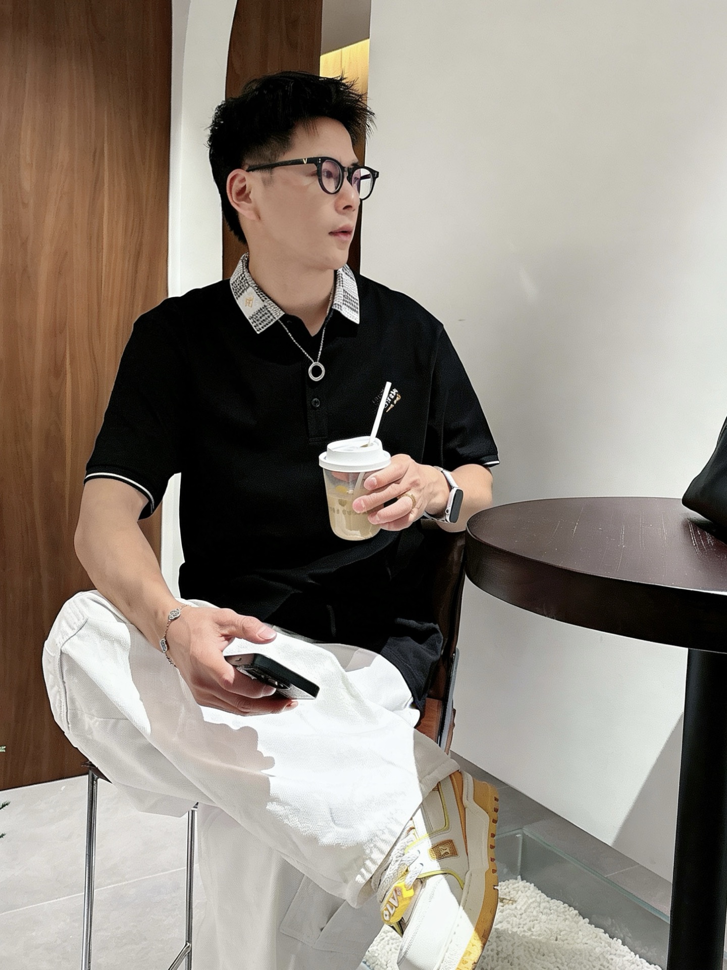 路易威登LV 千鸟格撞色领刺绣短袖Polo衫 男士商务休闲翻领上衣尺码：M-3XL码▪️ 采用高支精梳珠