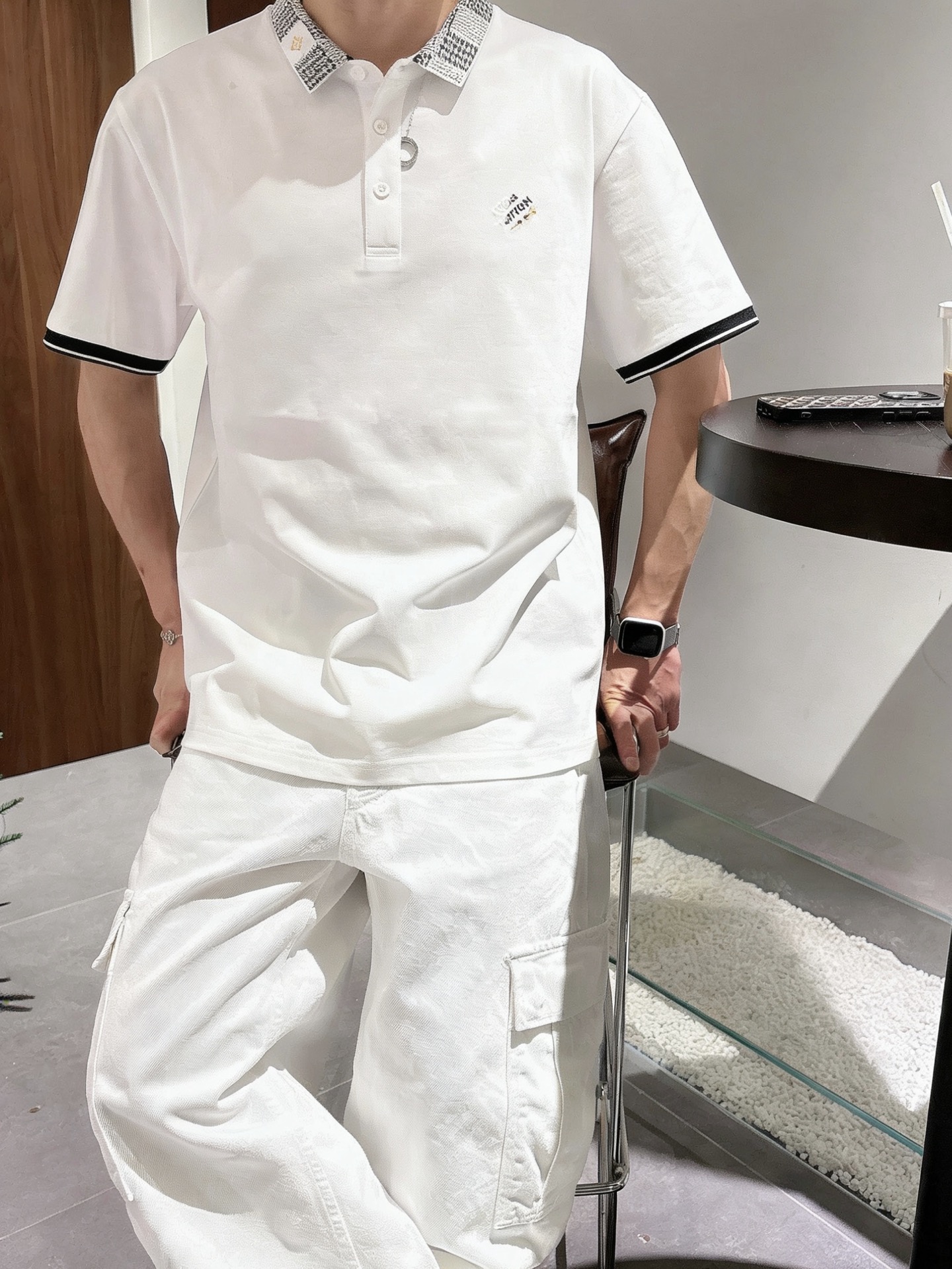 路易威登LV 千鸟格撞色领刺绣短袖Polo衫 男士商务休闲翻领上衣尺码：M-3XL码▪️ 采用高支精梳珠