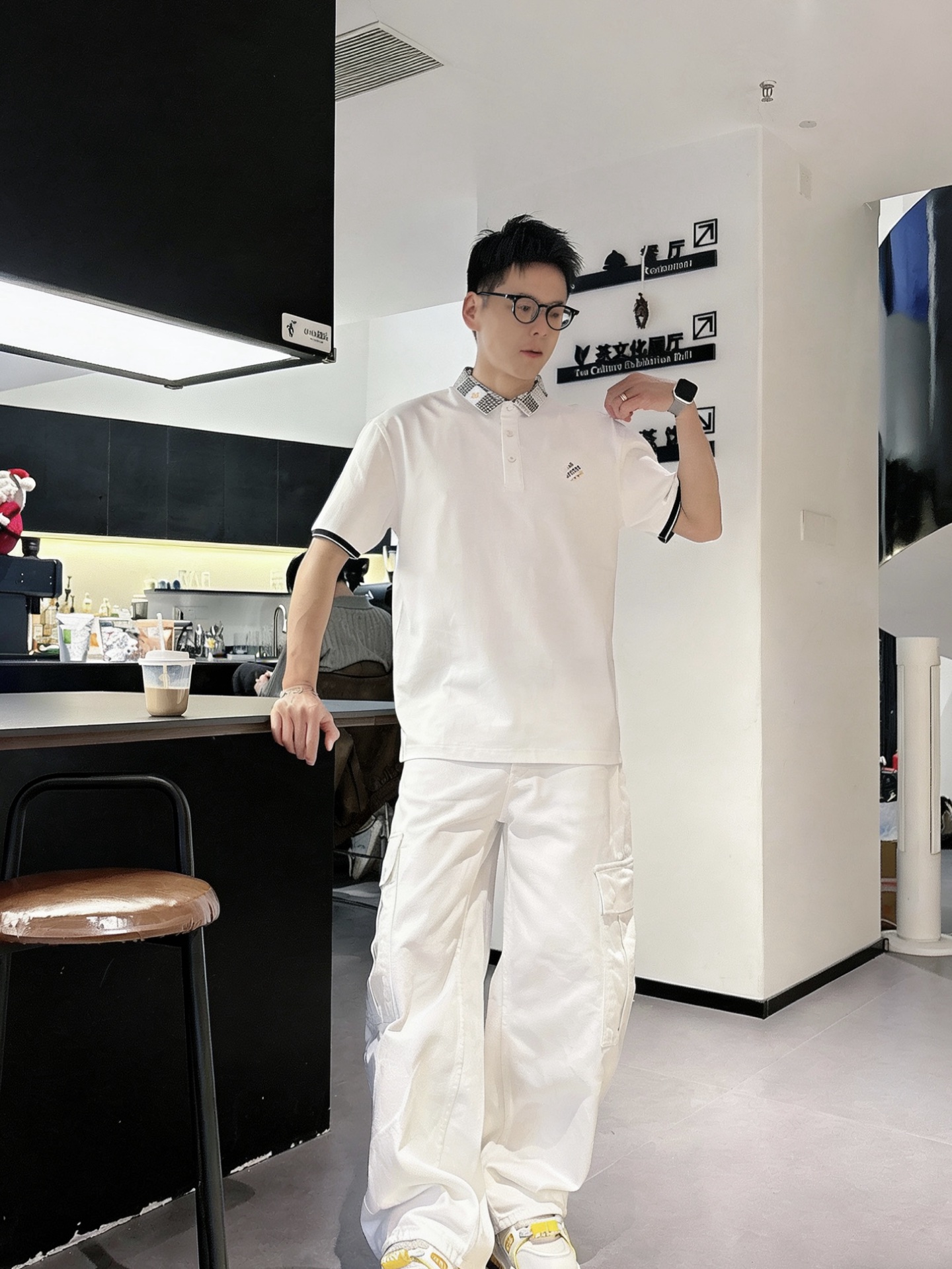 路易威登LV 千鸟格撞色领刺绣短袖Polo衫 男士商务休闲翻领上衣尺码：M-3XL码▪️ 采用高支精梳珠