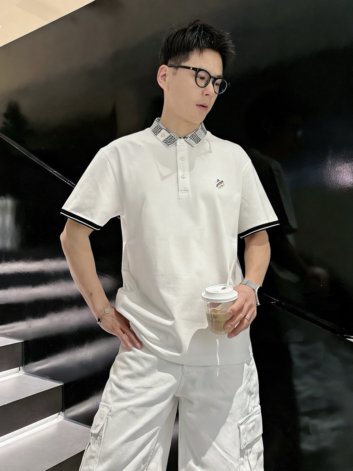 路易威登LV 千鸟格撞色领刺绣短袖Polo衫 男士商务休闲翻领上衣尺码：M-3XL码▪️ 采用高支精梳珠