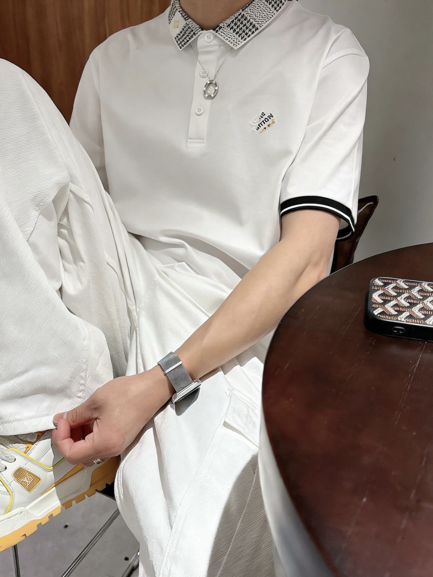 路易威登LV 千鸟格撞色领刺绣短袖Polo衫 男士商务休闲翻领上衣尺码：M-3XL码▪️ 采用高支精梳珠