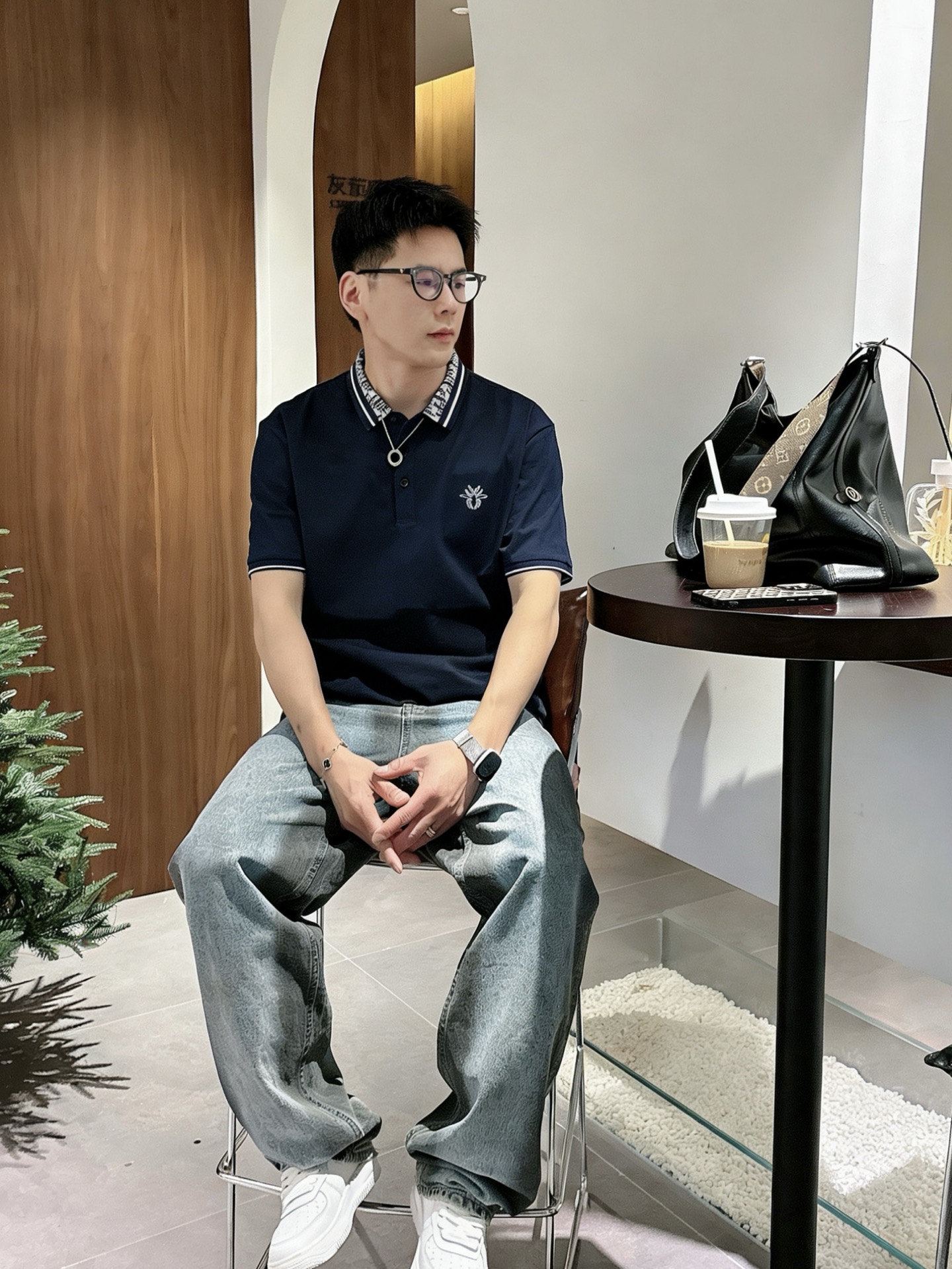 迪奥Dior 经典老花领蜜蜂刺绣短袖Polo衫 男士商务休闲翻领上衣尺码：M-3XL码▪️ 采用高支精梳