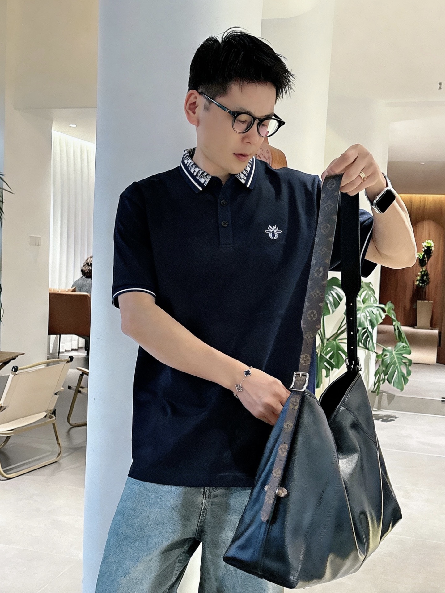 迪奥Dior 经典老花领蜜蜂刺绣短袖Polo衫 男士商务休闲翻领上衣尺码：M-3XL码▪️ 采用高支精梳