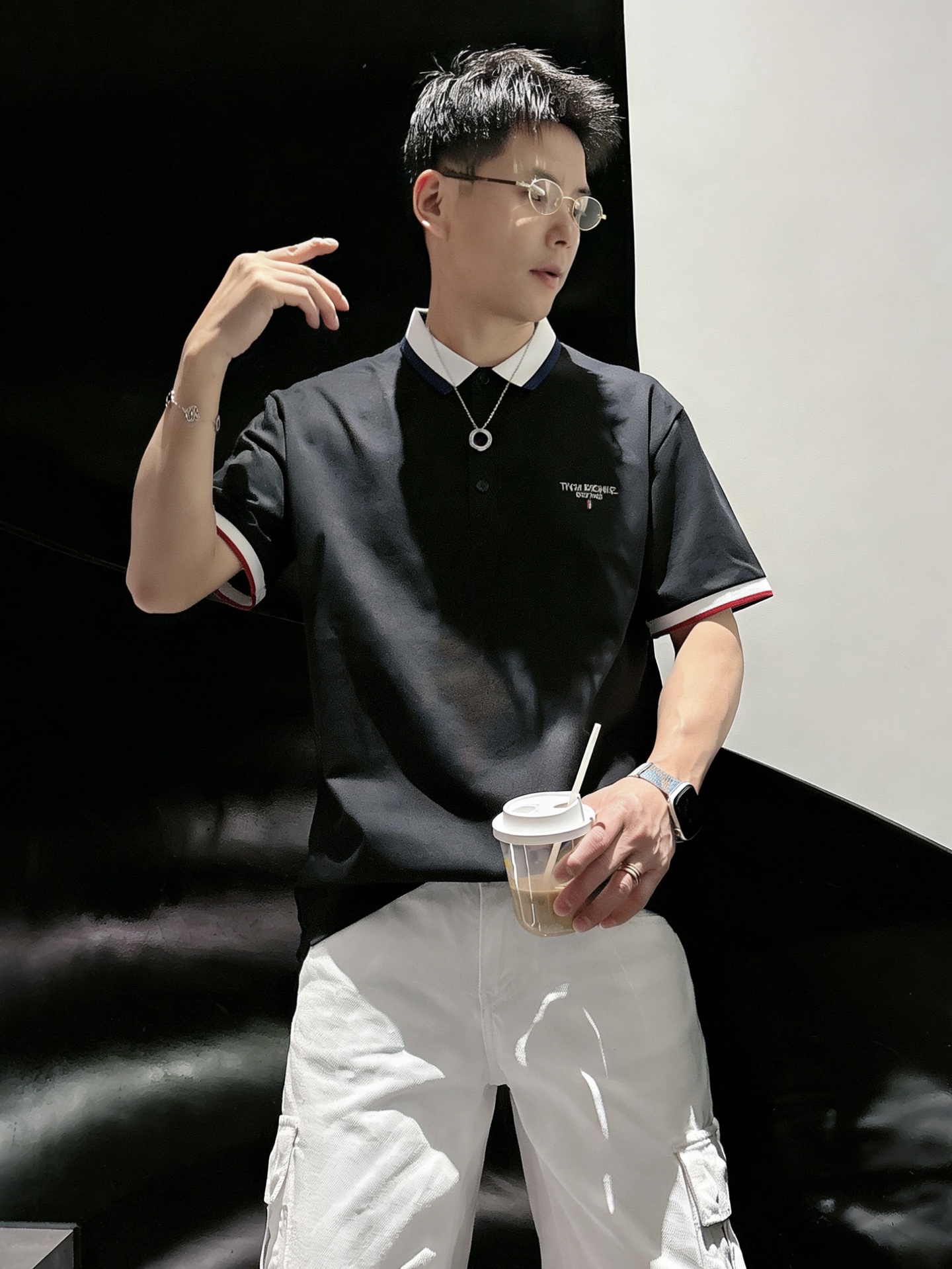 Thom Browne 经典红白蓝撞色领刺绣短袖Polo衫 男士商务休闲翻领上衣尺码：M-3XL码▪️ 