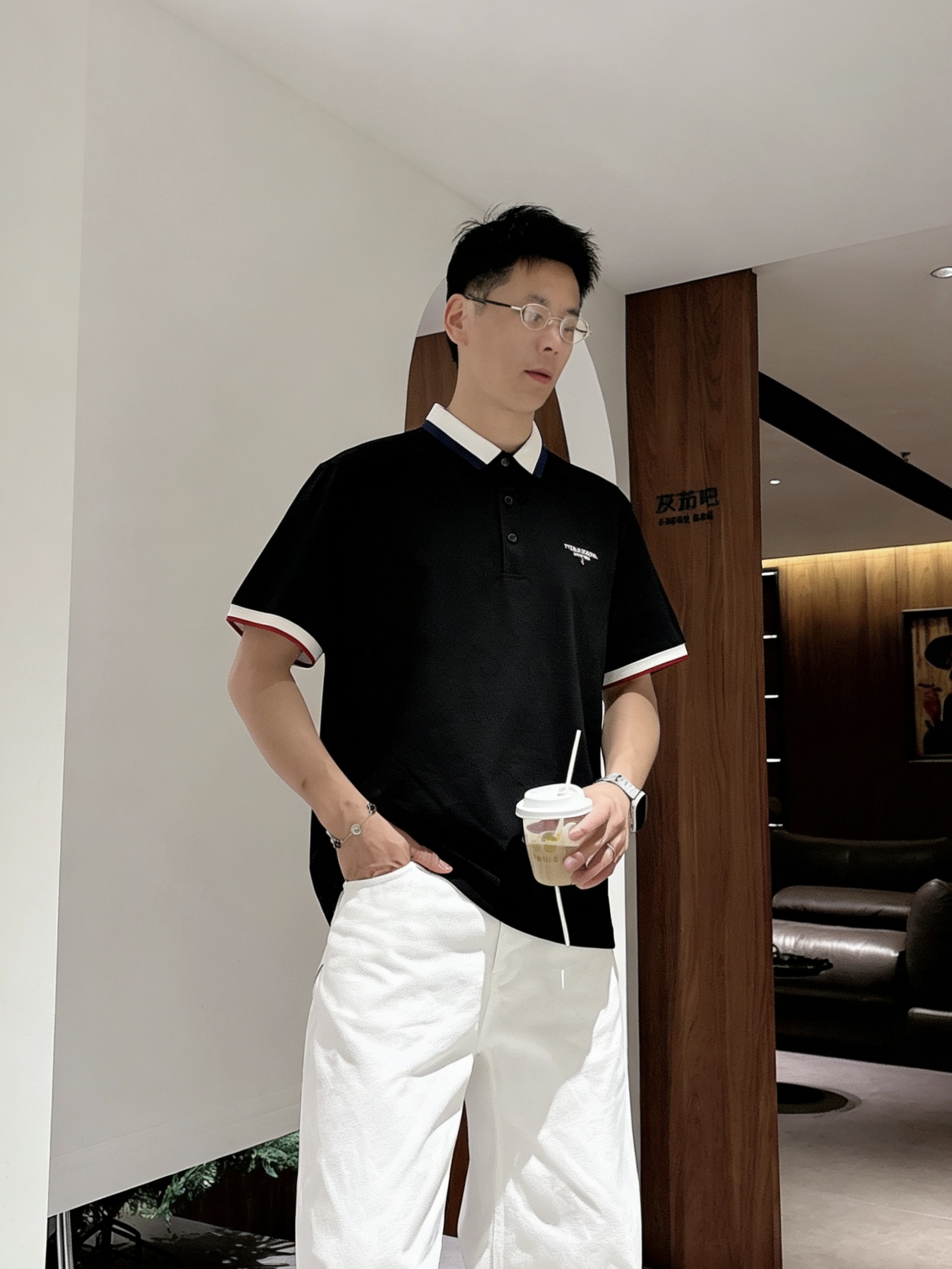 Thom Browne 经典红白蓝撞色领刺绣短袖Polo衫 男士商务休闲翻领上衣尺码：M-3XL码▪️ 