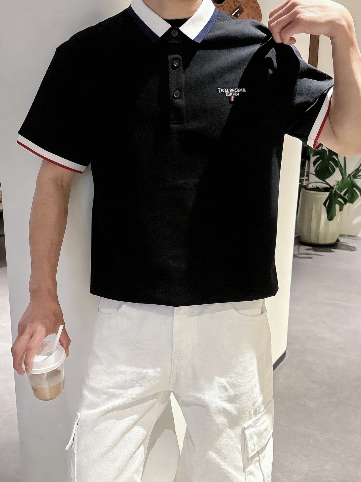 Thom Browne 经典红白蓝撞色领刺绣短袖Polo衫 男士商务休闲翻领上衣尺码：M-3XL码▪️ 
