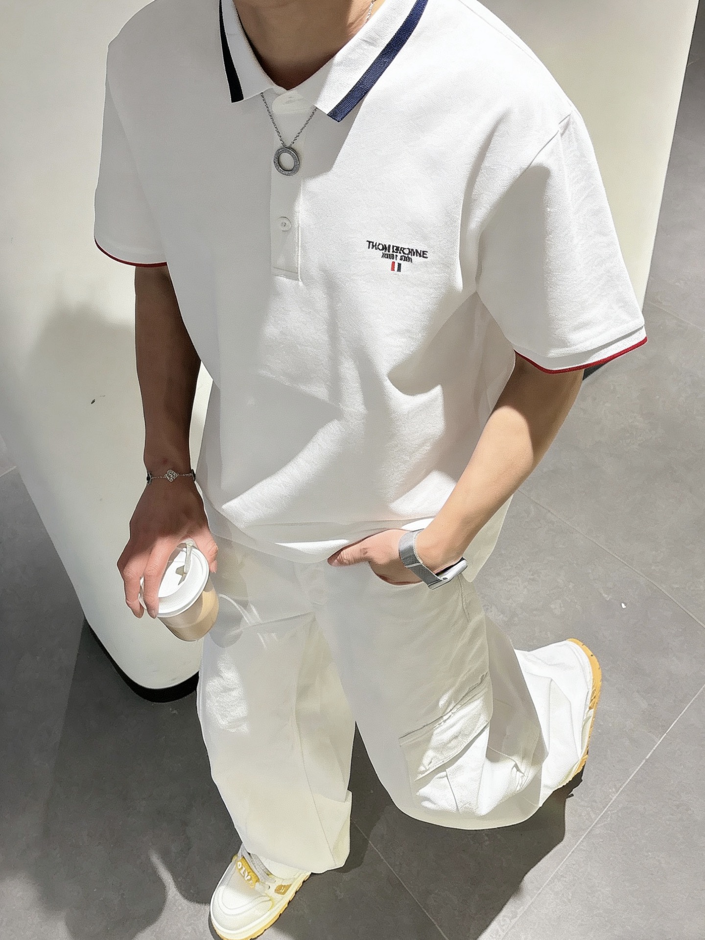 Thom Browne 经典红白蓝撞色领刺绣短袖Polo衫 男士商务休闲翻领上衣尺码：M-3XL码▪️ 