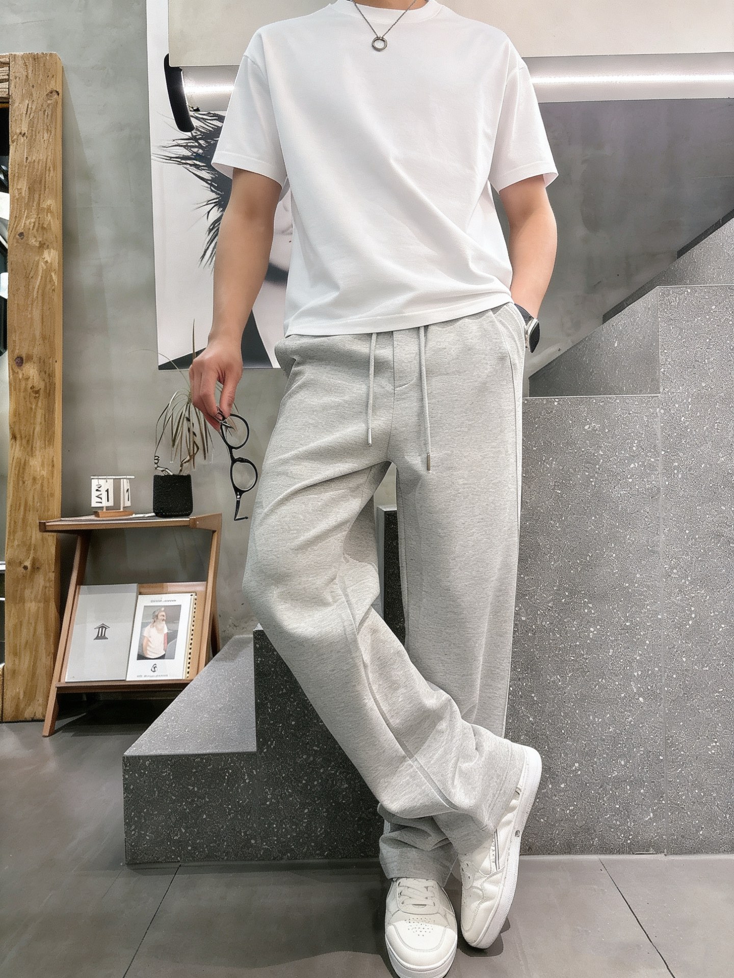 迪奥Dior 莫代尔垂感直筒卫裤 男士休闲通勤阔腿运动裤尺码：M-3XL码▪️ 采用高弹莫代尔混纺面料，