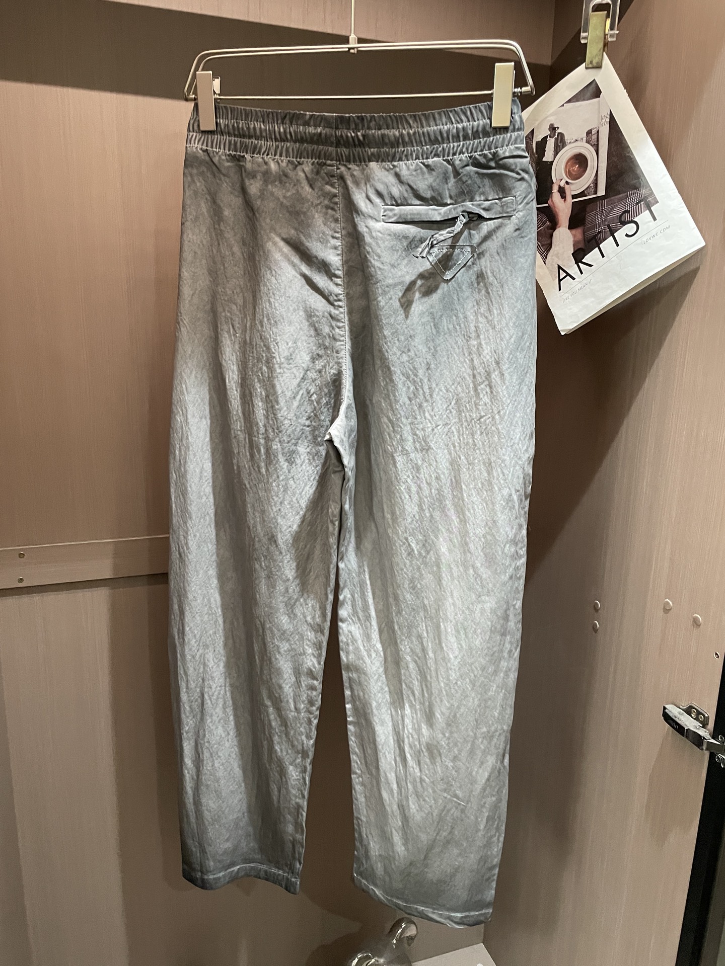 普拉达Prada 天丝脏洗老钱风休闲裤 男士松弛感宽松直筒薄款长裤尺码：M-3XL码▪️ 选用高支天丝混