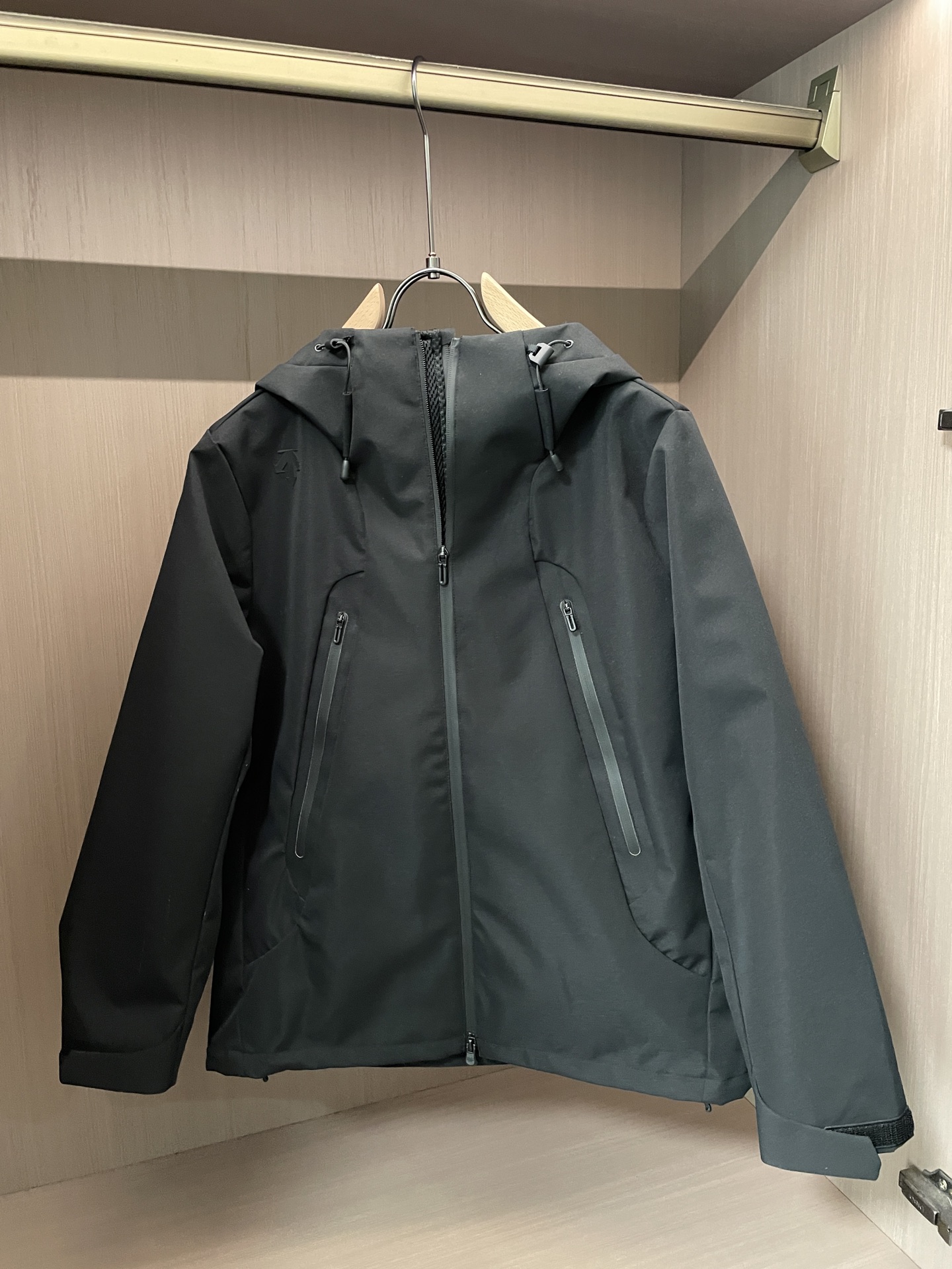 迪桑特DESCENTE ALLTERRAIN系列男士机能冲锋衣尺码：M-2XL码▪️ 日本高端专业运动品